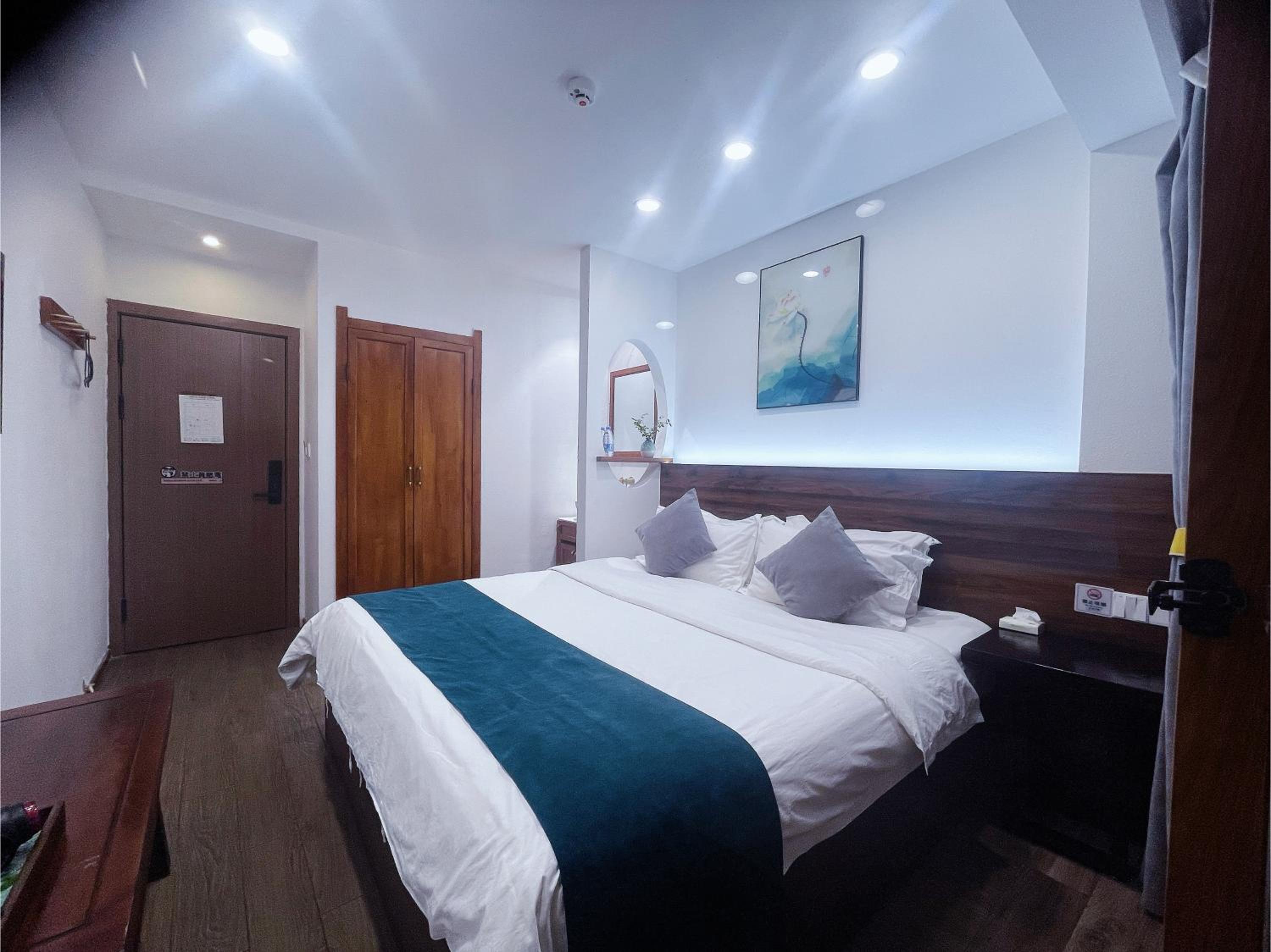 King Room with Lake View photo 1