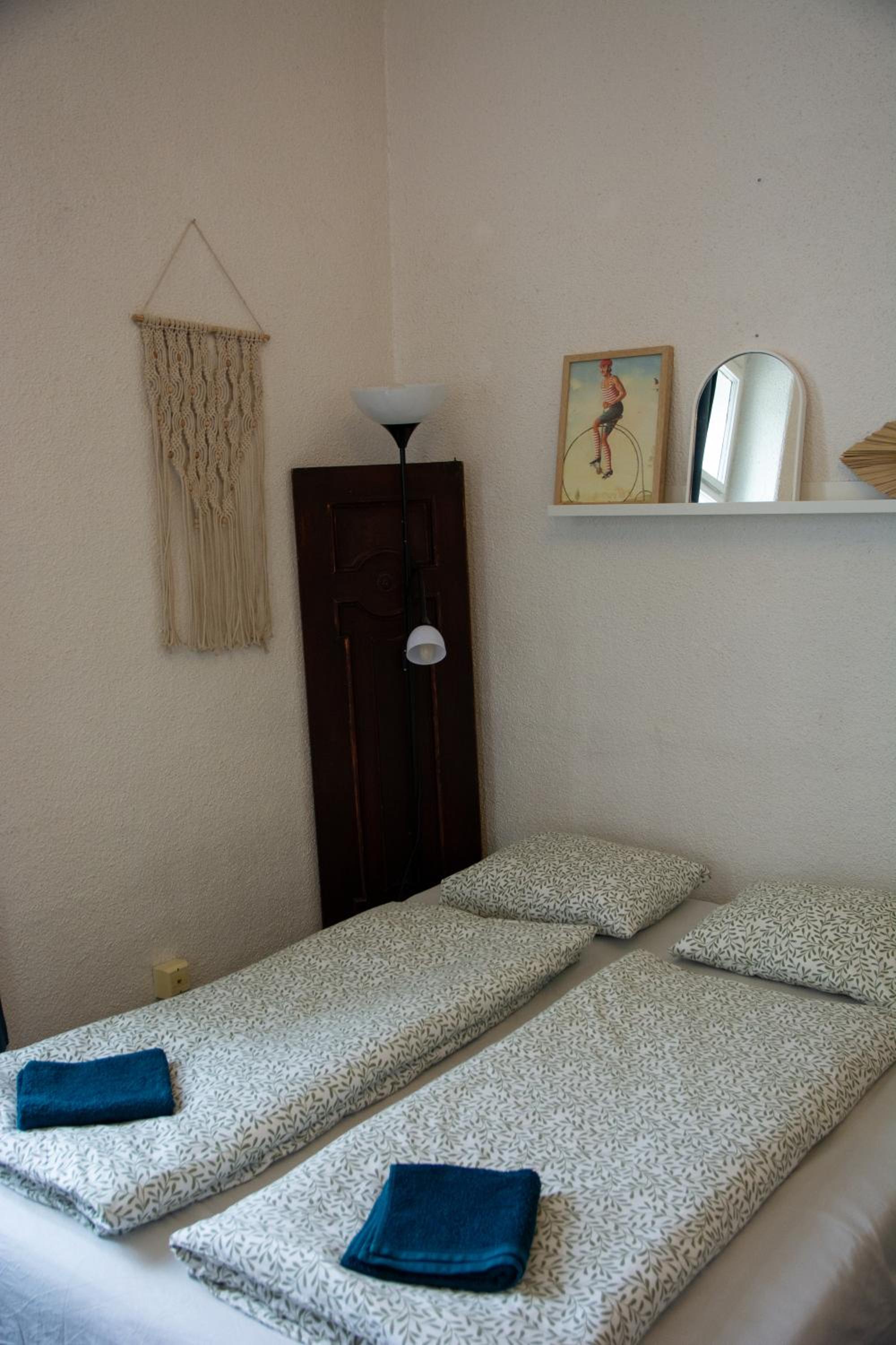 Economy Quadruple Room - Photo 3