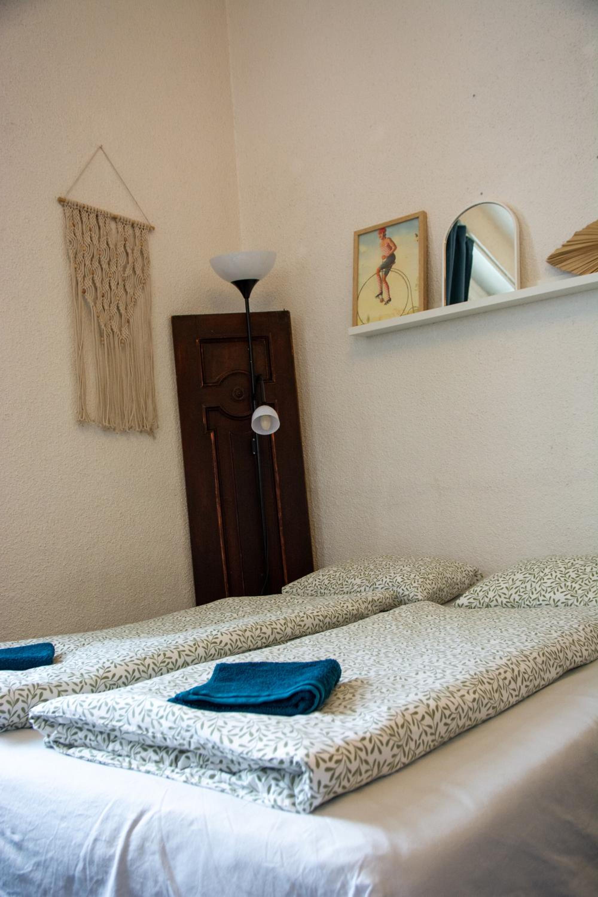 Economy Quadruple Room - Photo 7