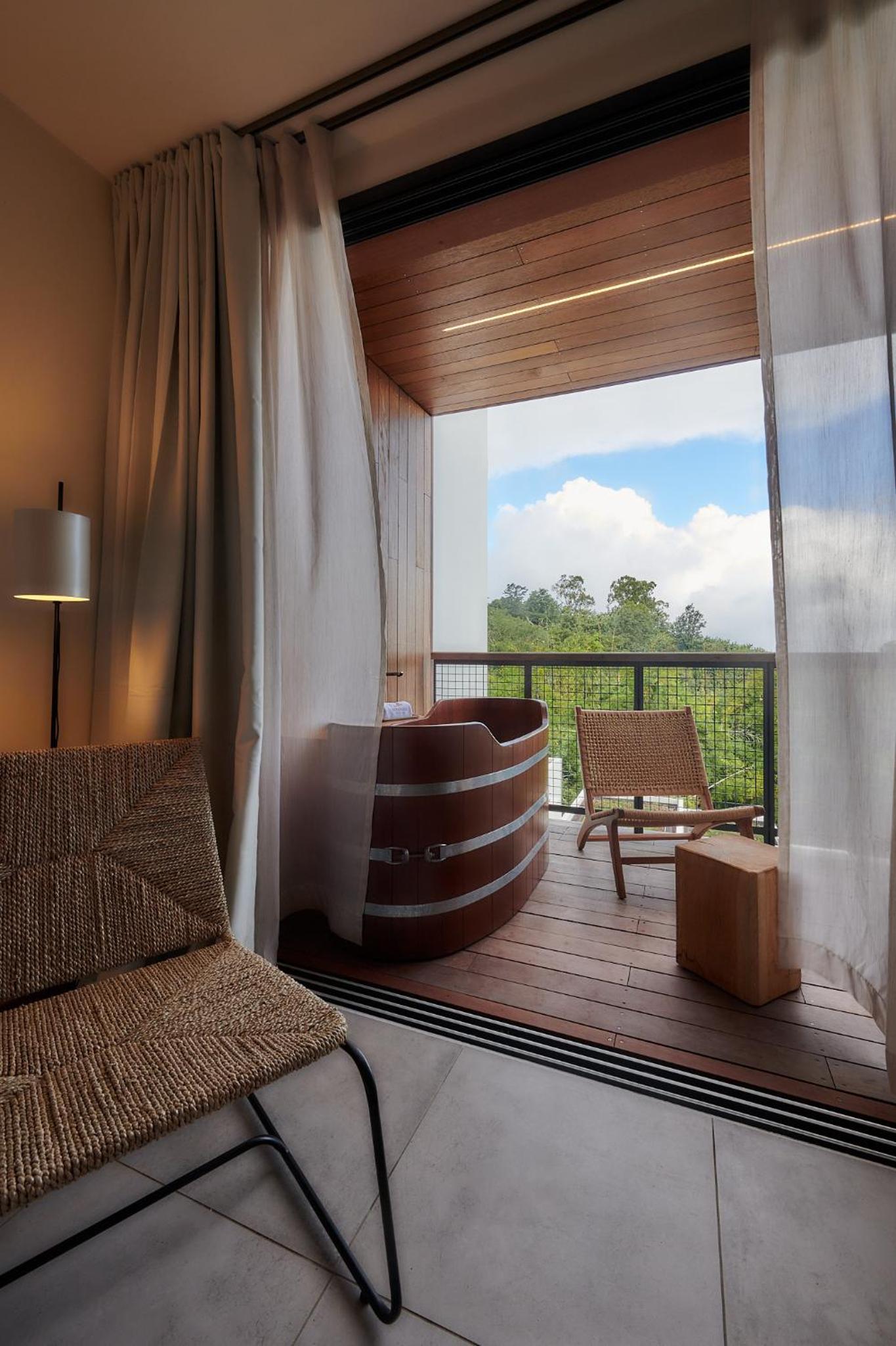 Double Room with Spa Bath - Photo 2