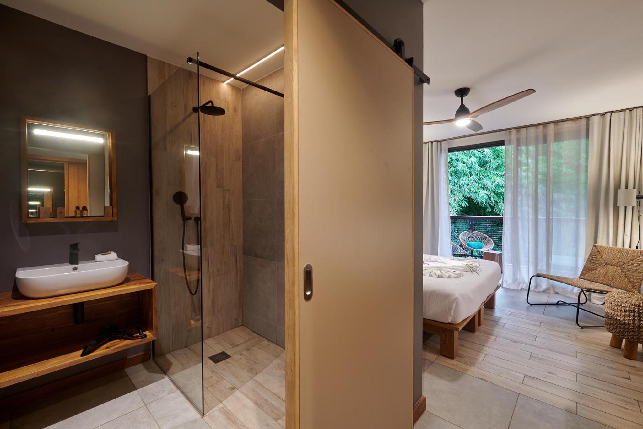 Deluxe Double or Twin Room - Photo 2