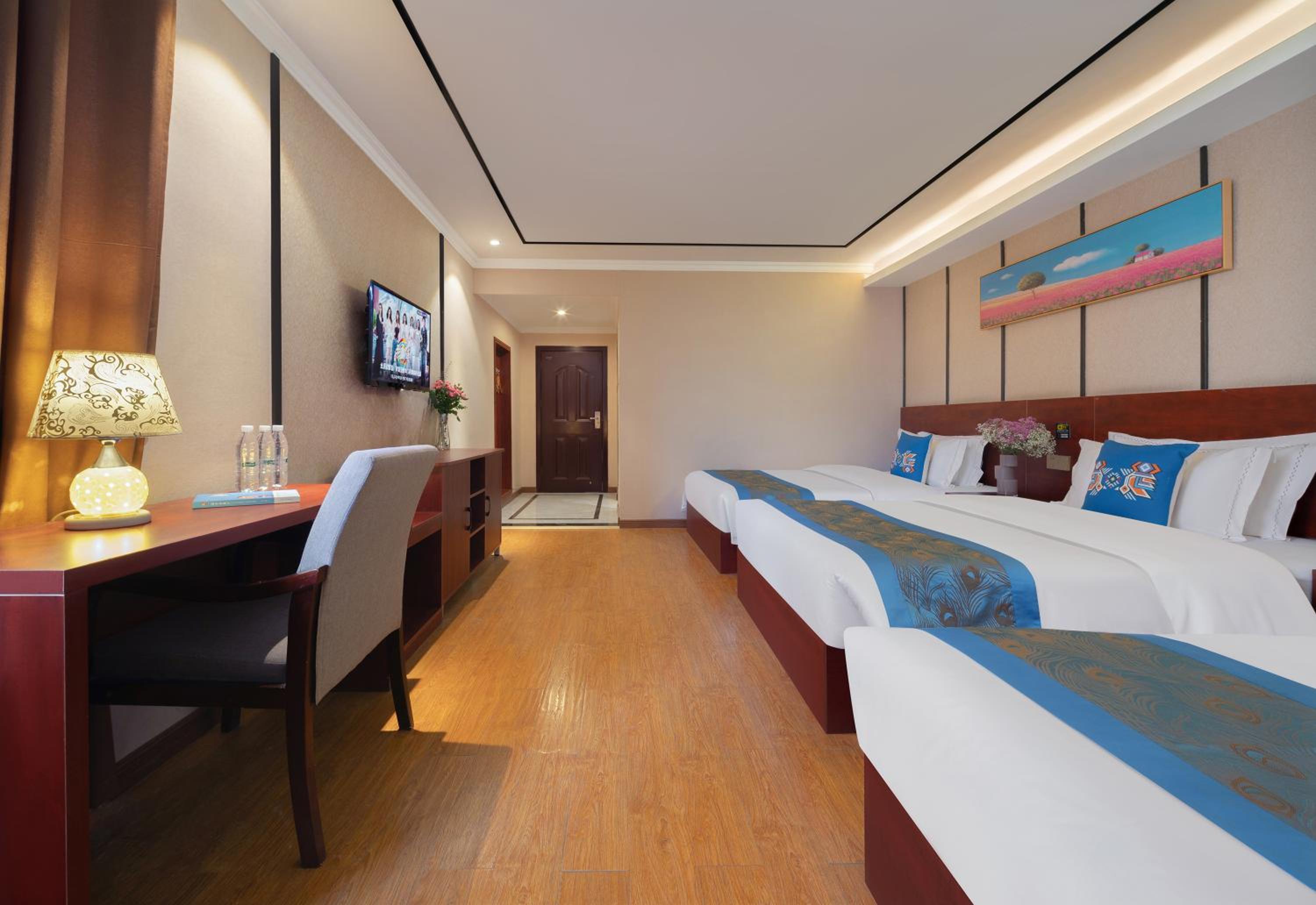 Deluxe Triple Room photo 2
