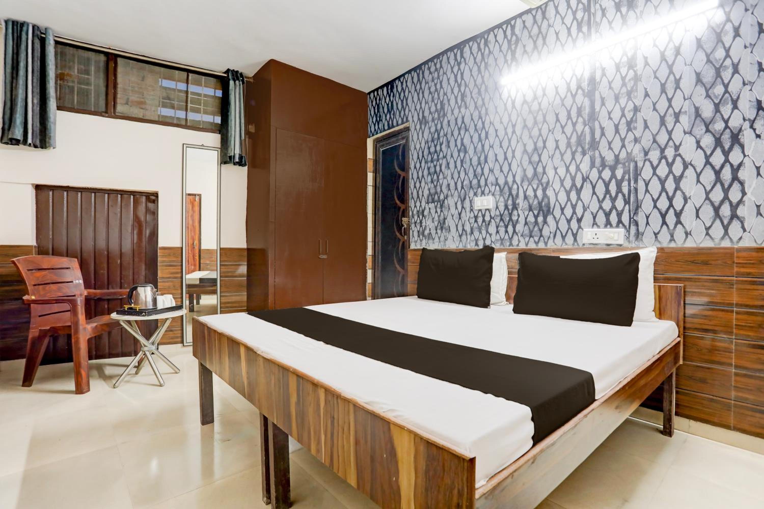 Standard Double Room with Fan photo 1