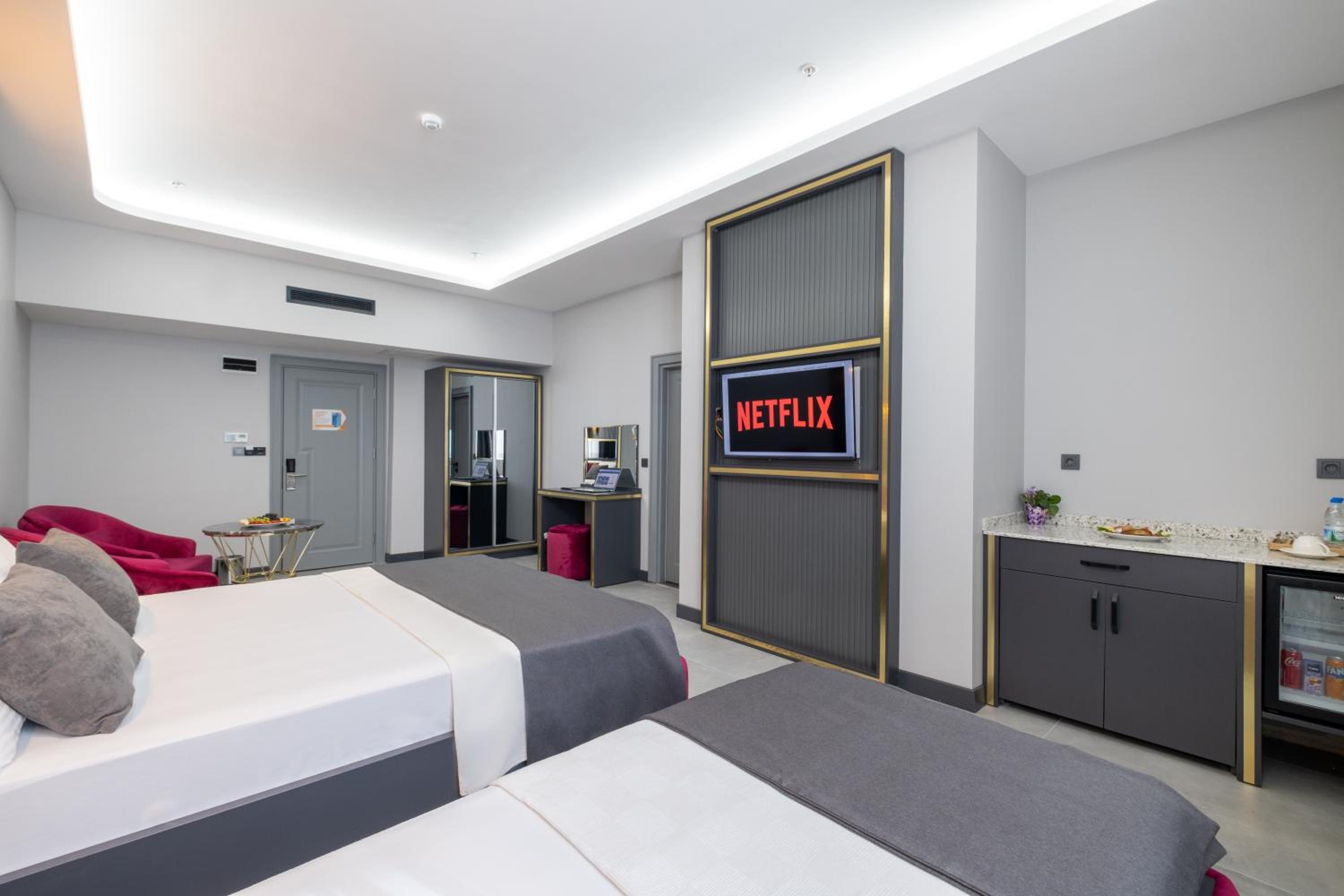 Deluxe Double or Twin Room photo 2