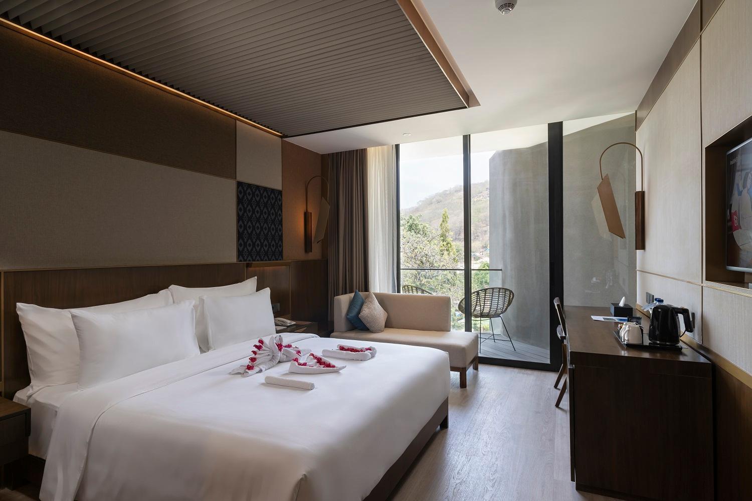 Signature Hill View King Bed