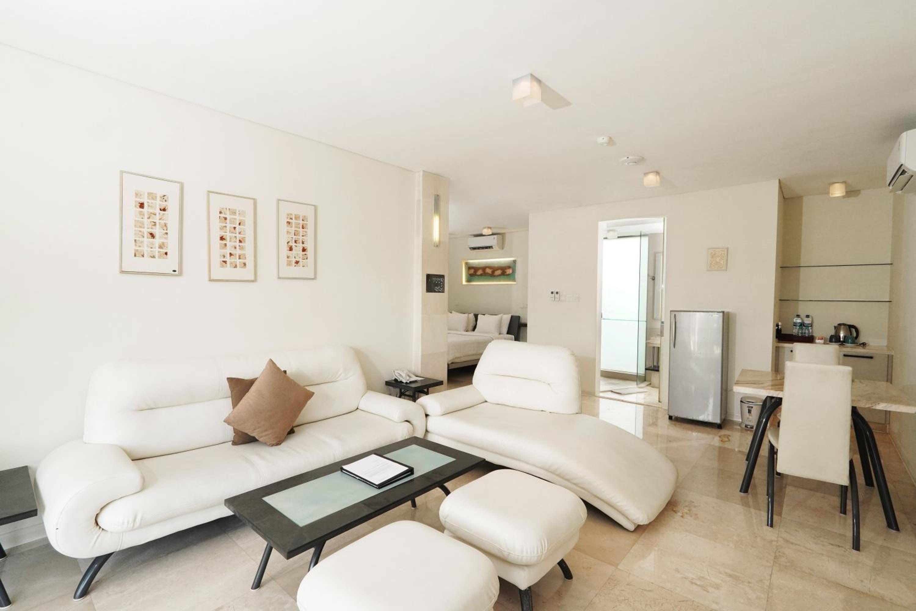 One-Bedroom Suite - Photo 2