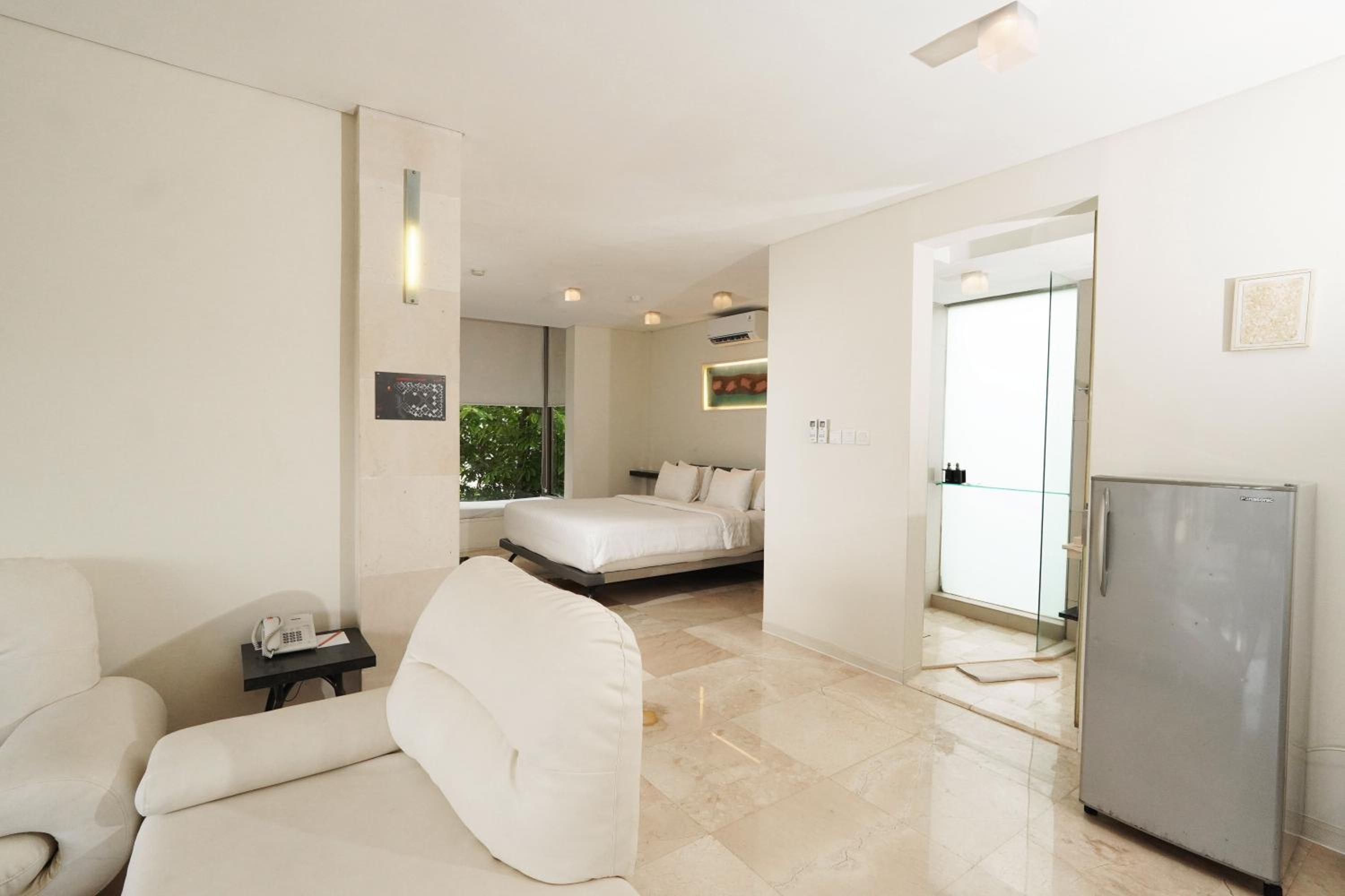 One-Bedroom Suite - Photo 5