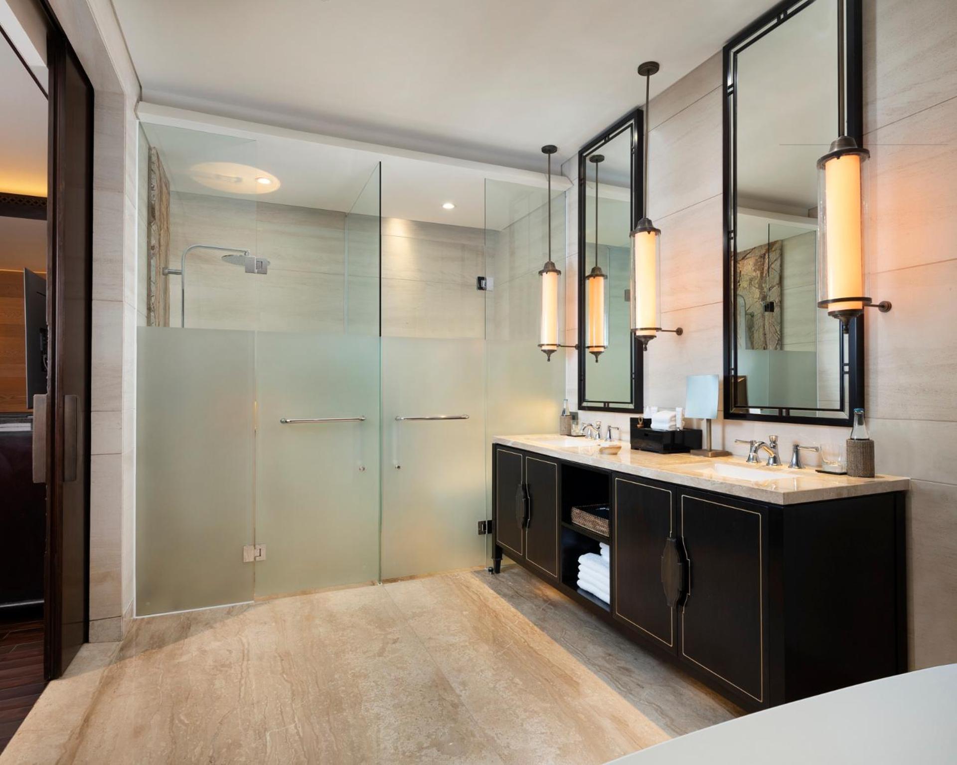 Grand Deluxe Ocean Court Twin - Photo 4