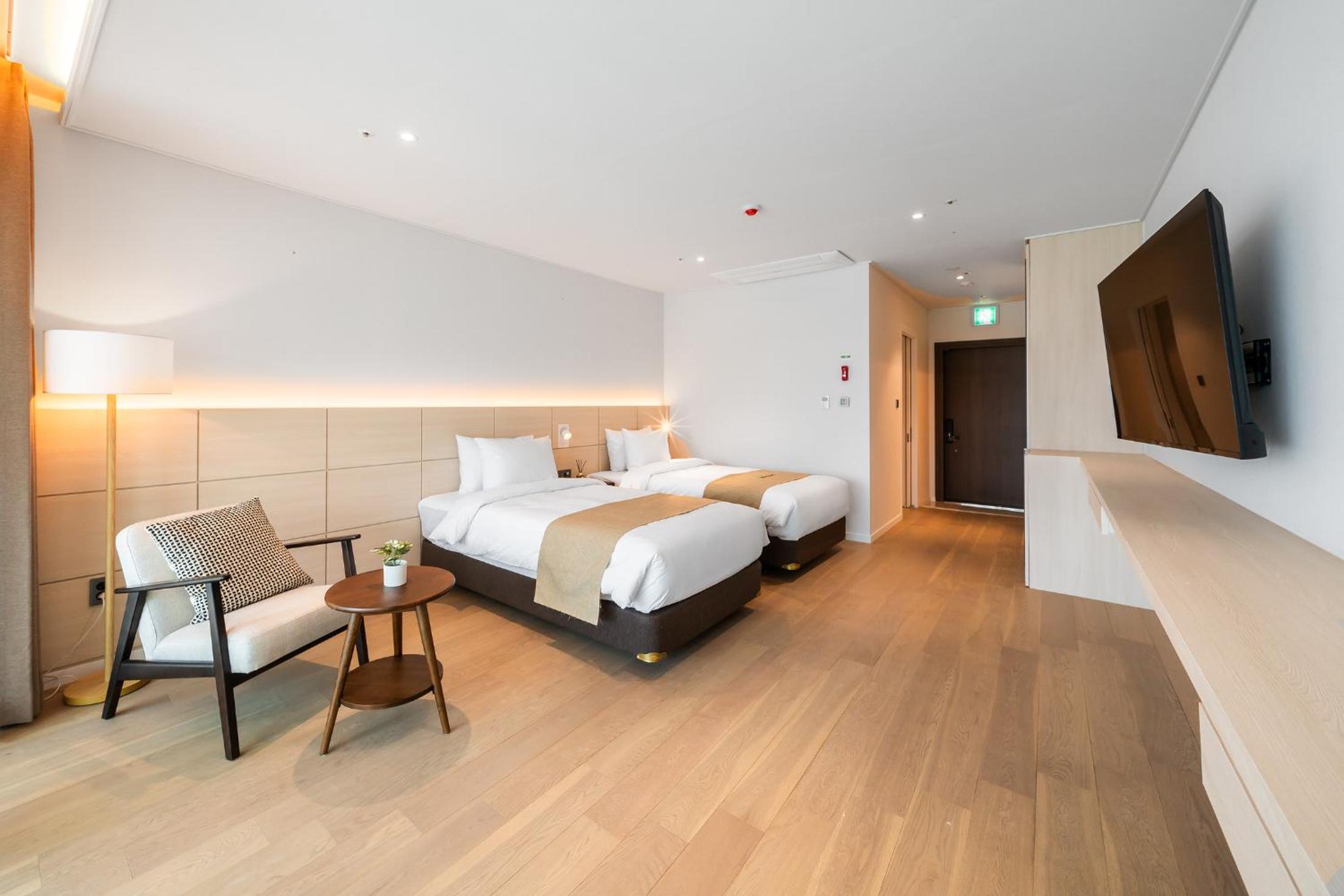 Deluxe Twin Room - Photo 2