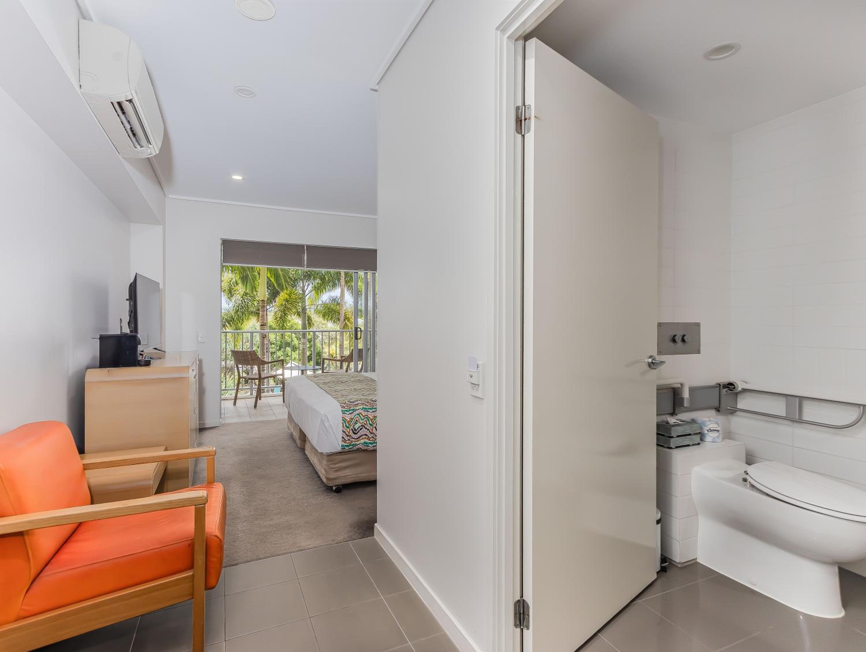 Two Bedroom Dual-Key Spa Suite photo 2