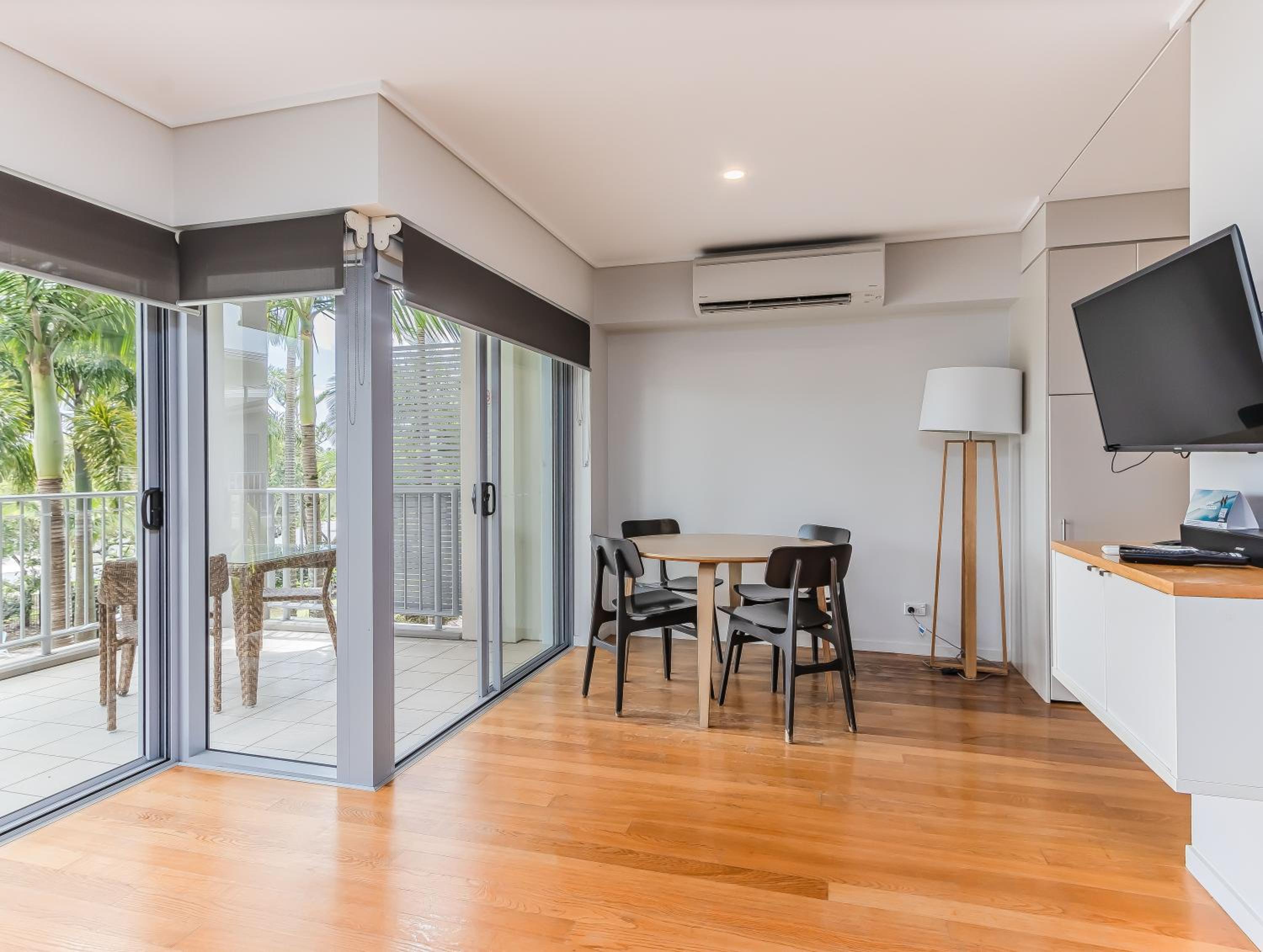Two Bedroom Dual-Key Spa Suite photo 2