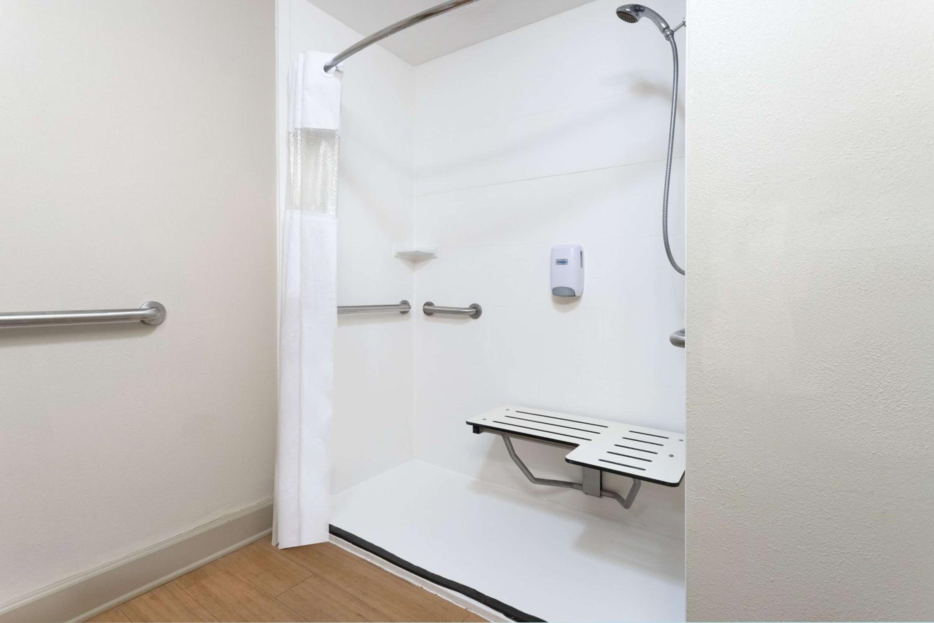 King Room with One King Bed and Roll-In Shower with Grab Bars - Mobility Accessible - Non-Smoking photo 1