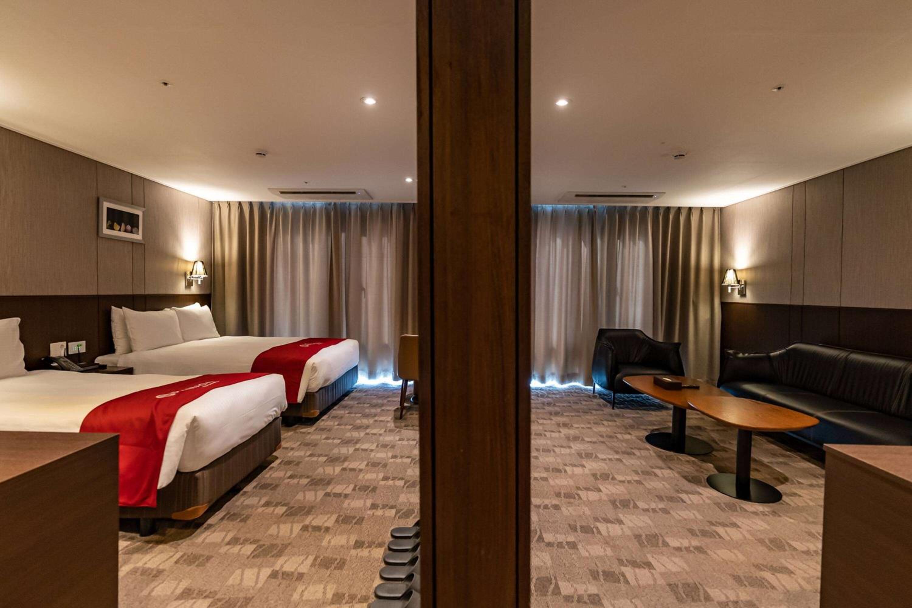 Suite with One Double Bed and One Single Bed - Non-Smoking