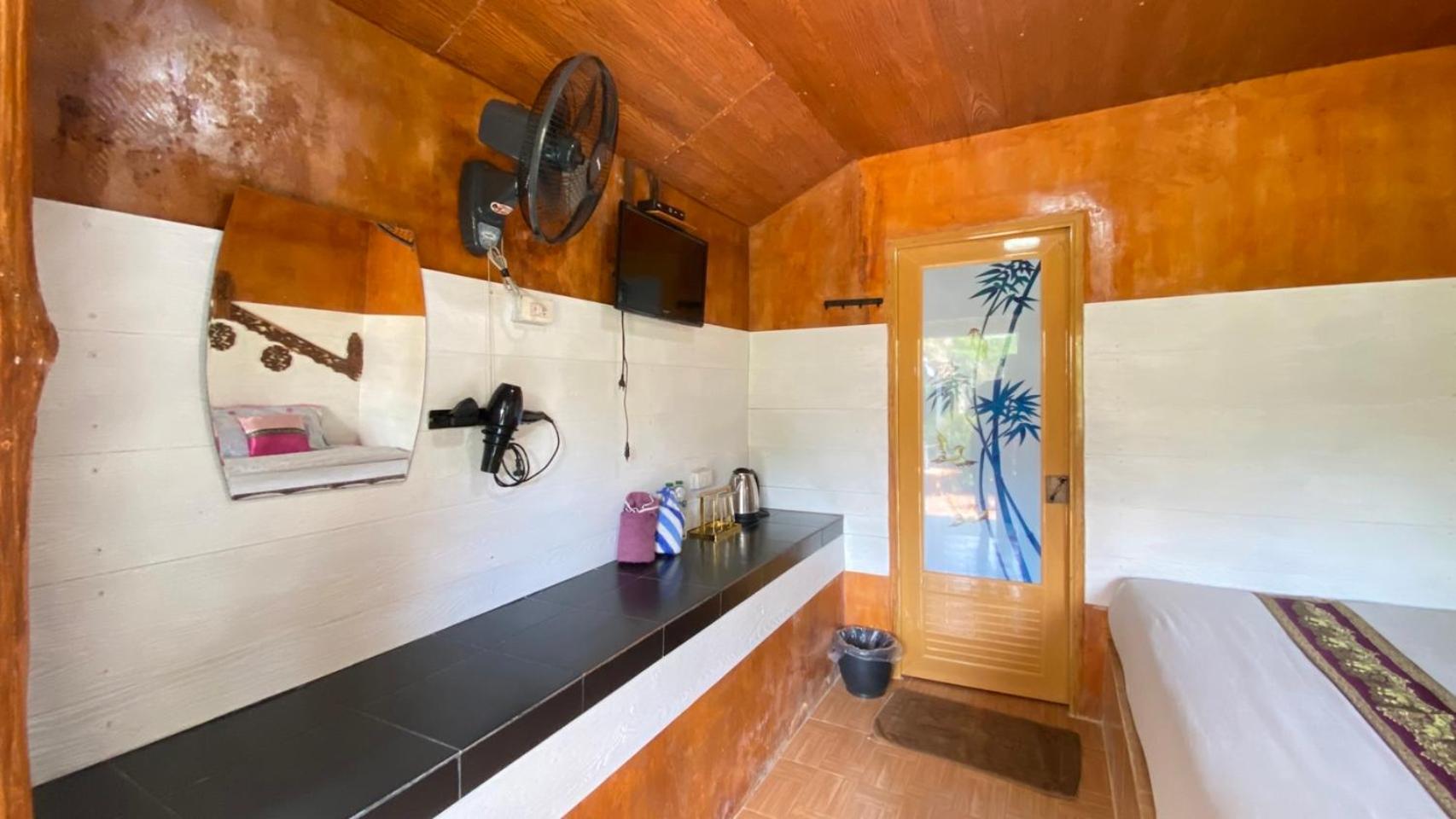 Bungalow with Fan photo 3