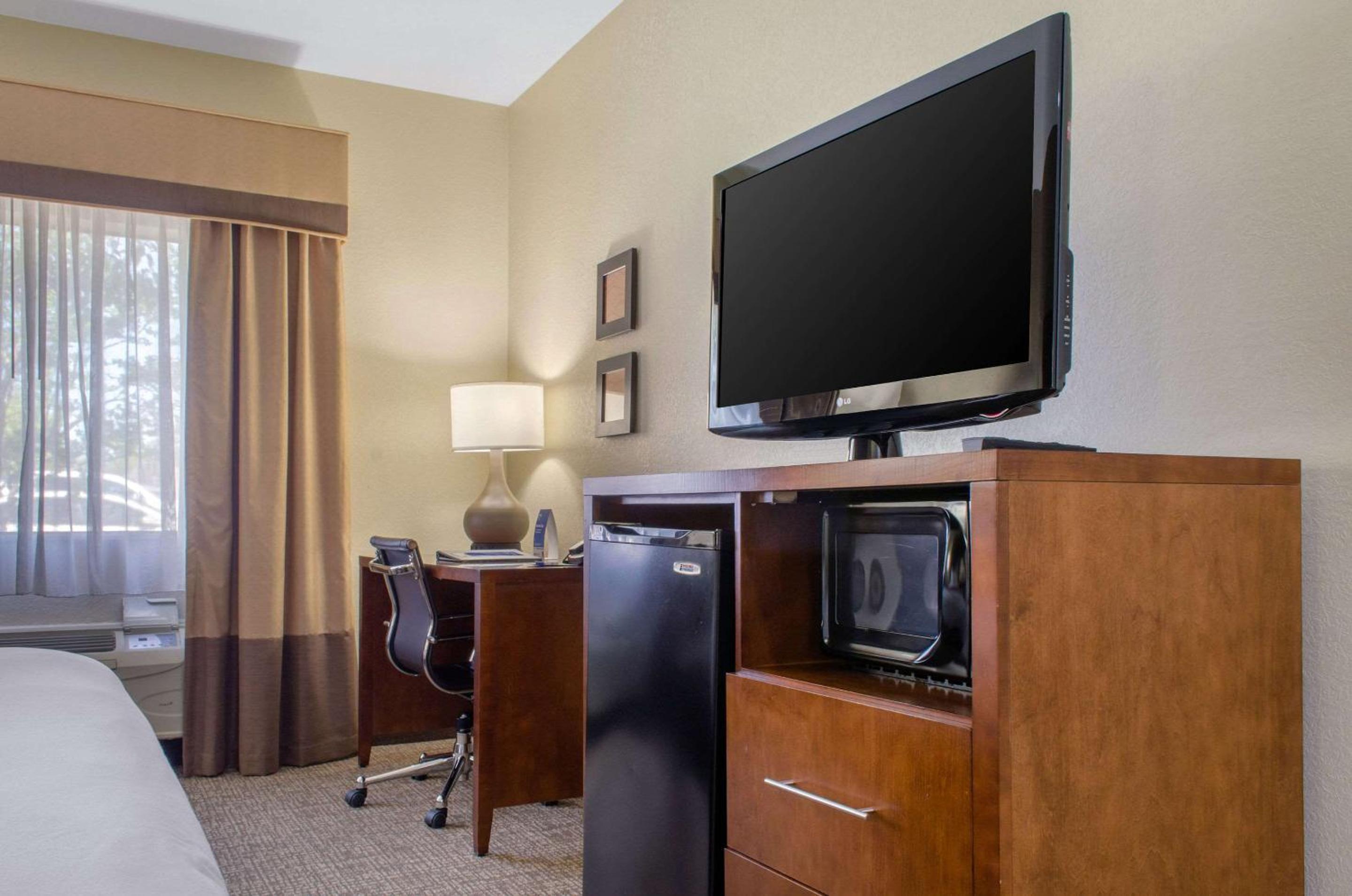 King Room - Non-Smoking - Photo 2
