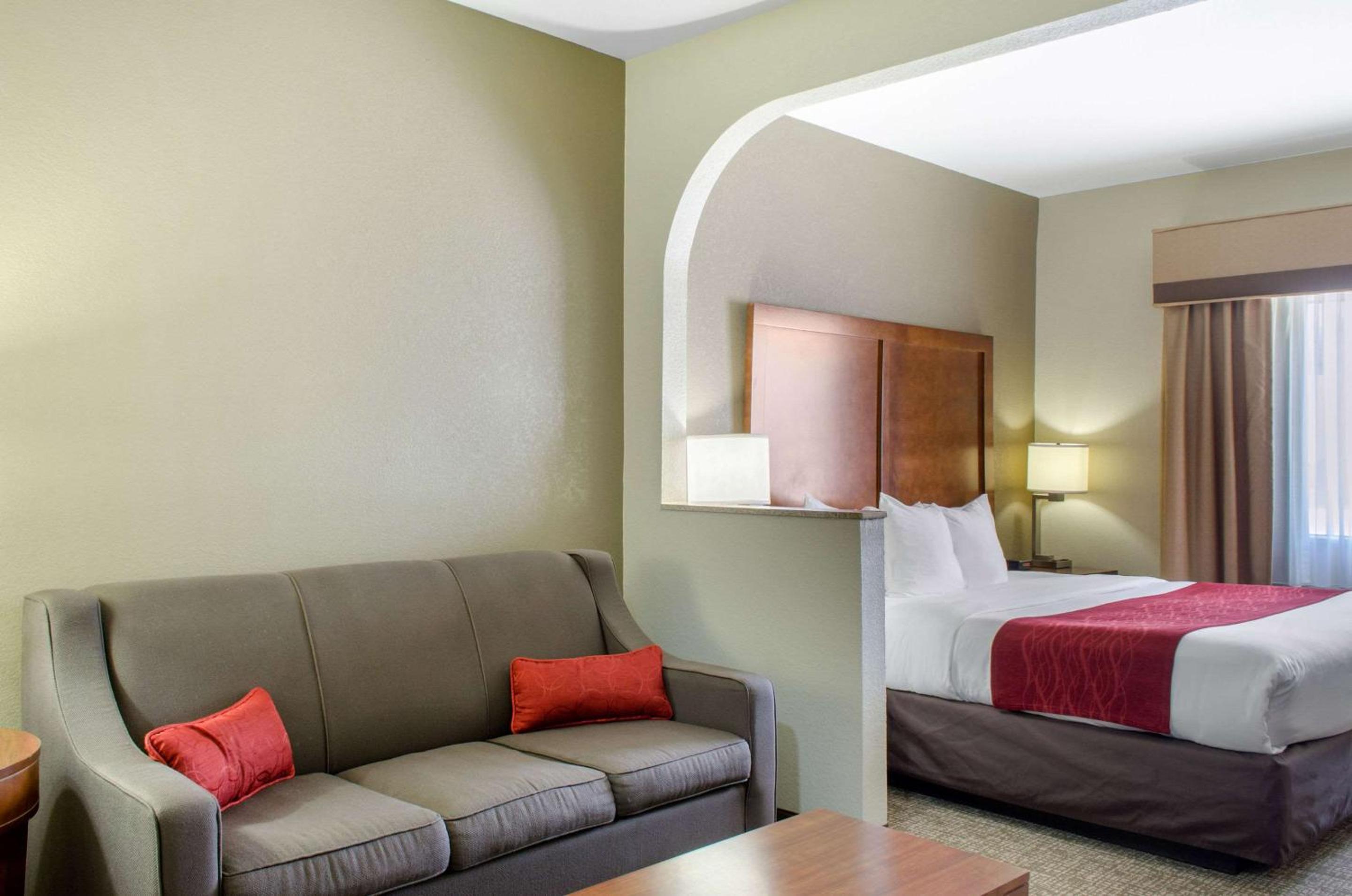 King Suite - Non-Smoking - Photo 1