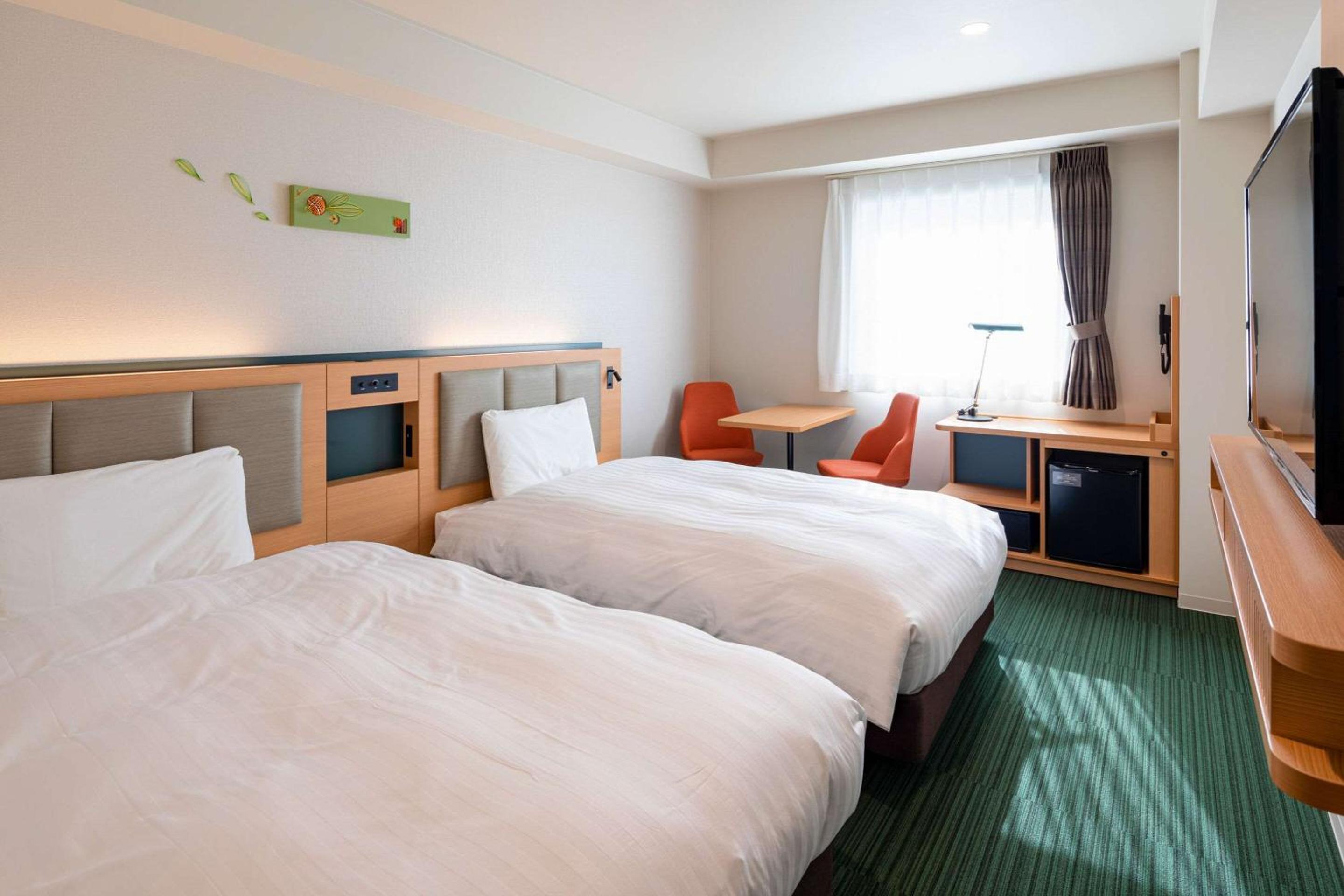 Twin Room - Non-Smoking - Photo 2