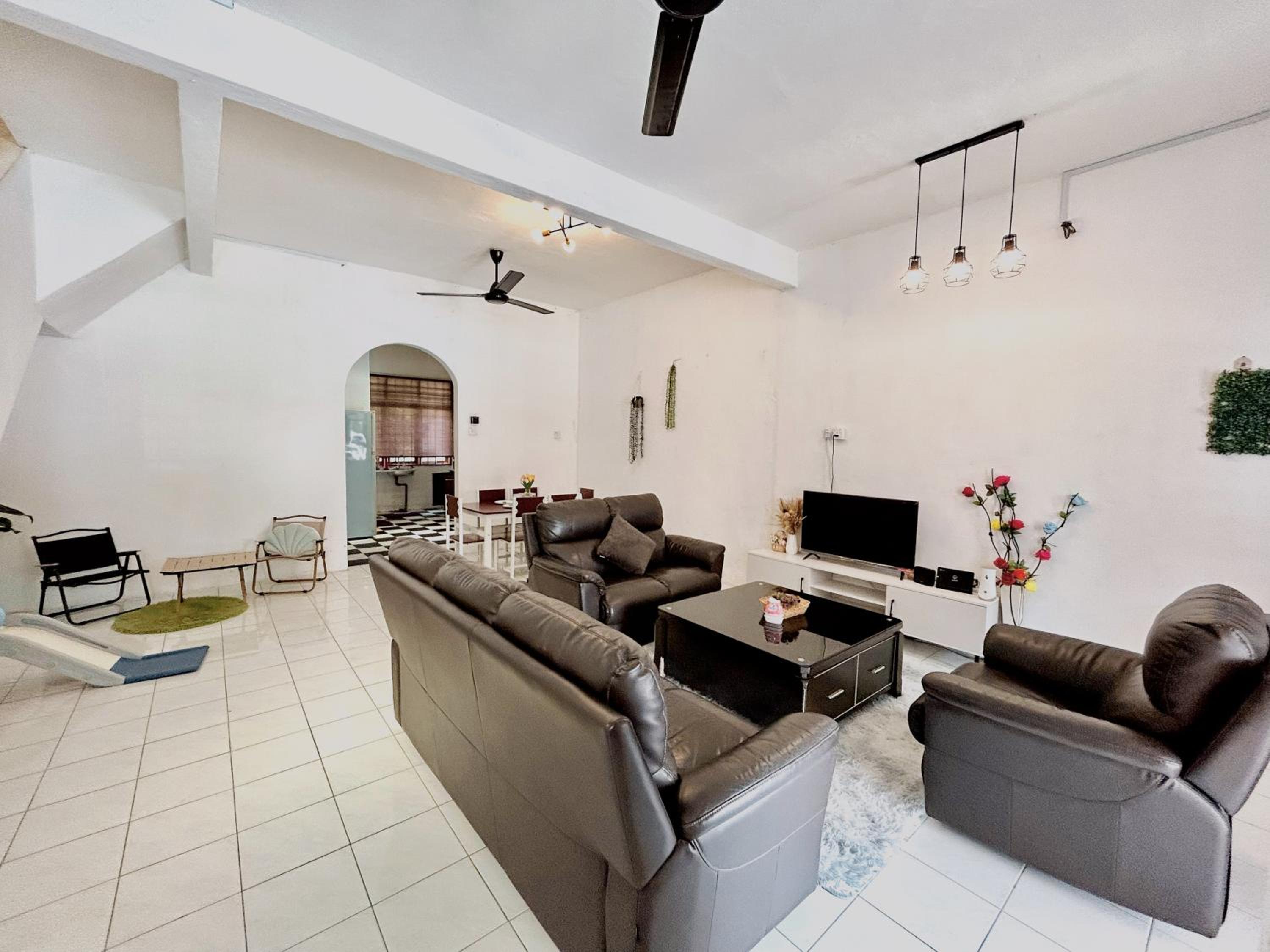 Four-Bedroom House photo 1