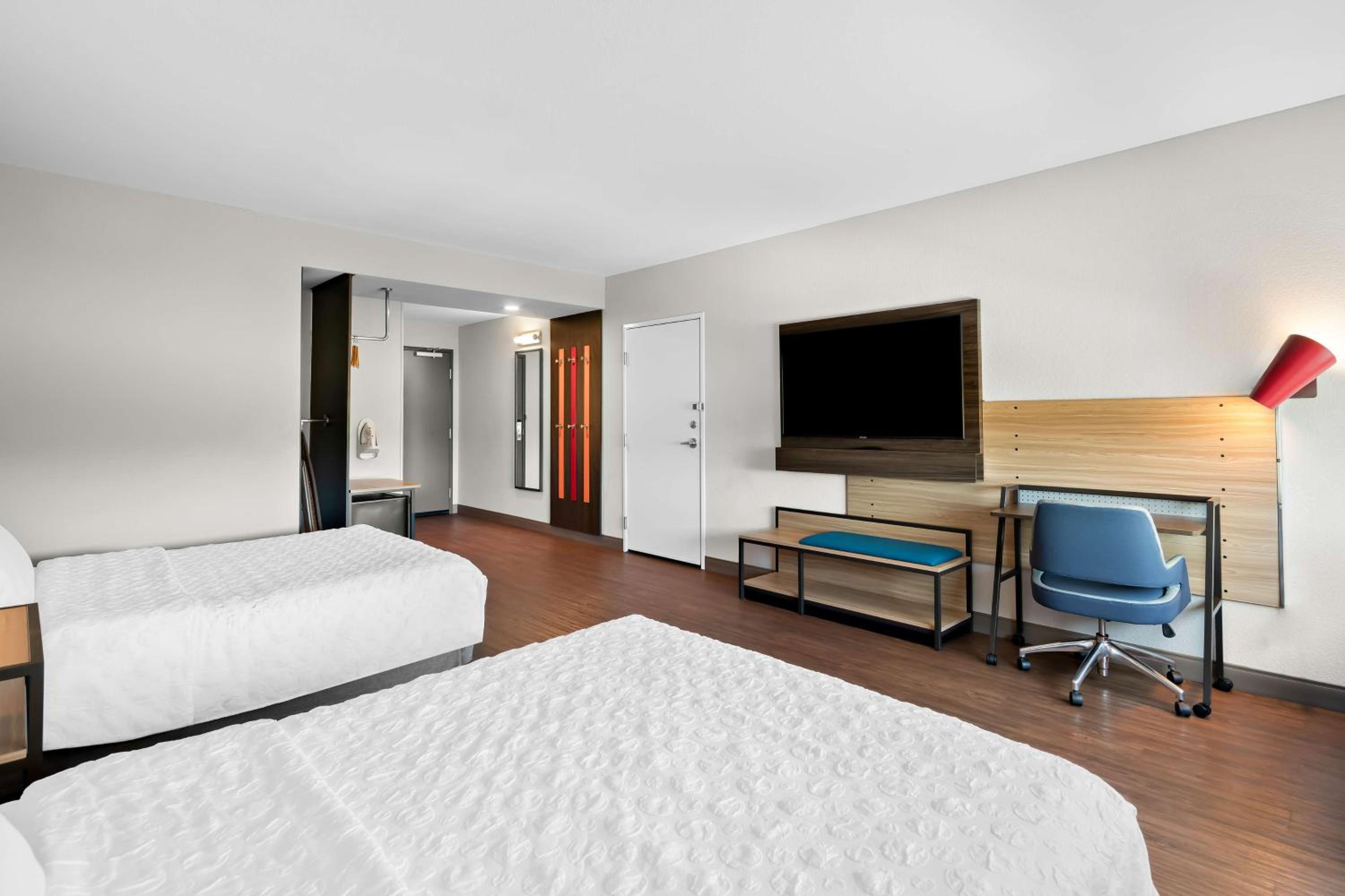 Queen Room with Two Queen Beds - Hearing Access - Photo 5