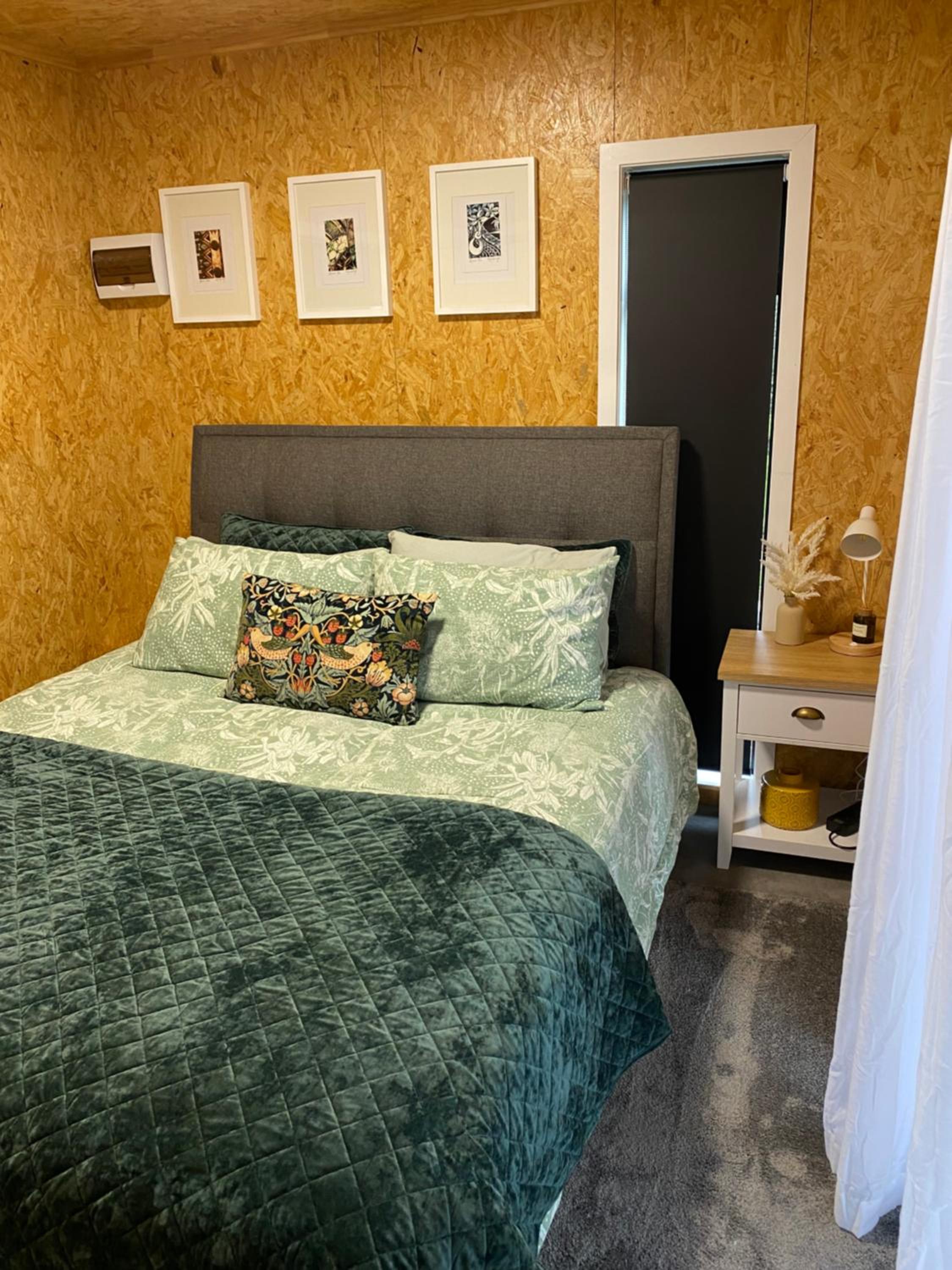One-Bedroom Apartment photo 1