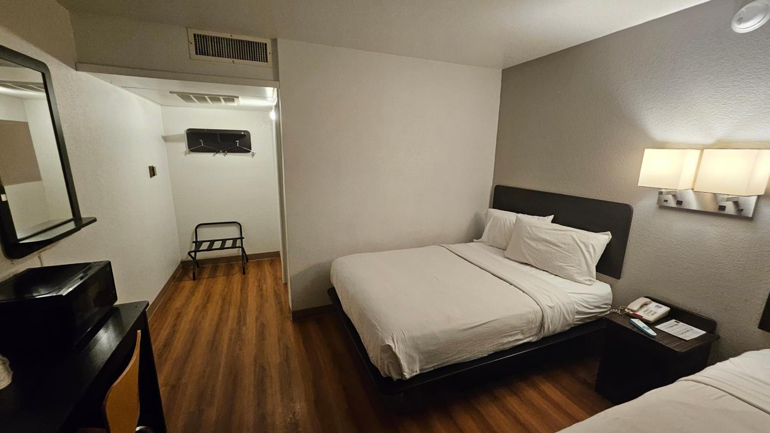 Quadruple Room - Non-Smoking photo 1