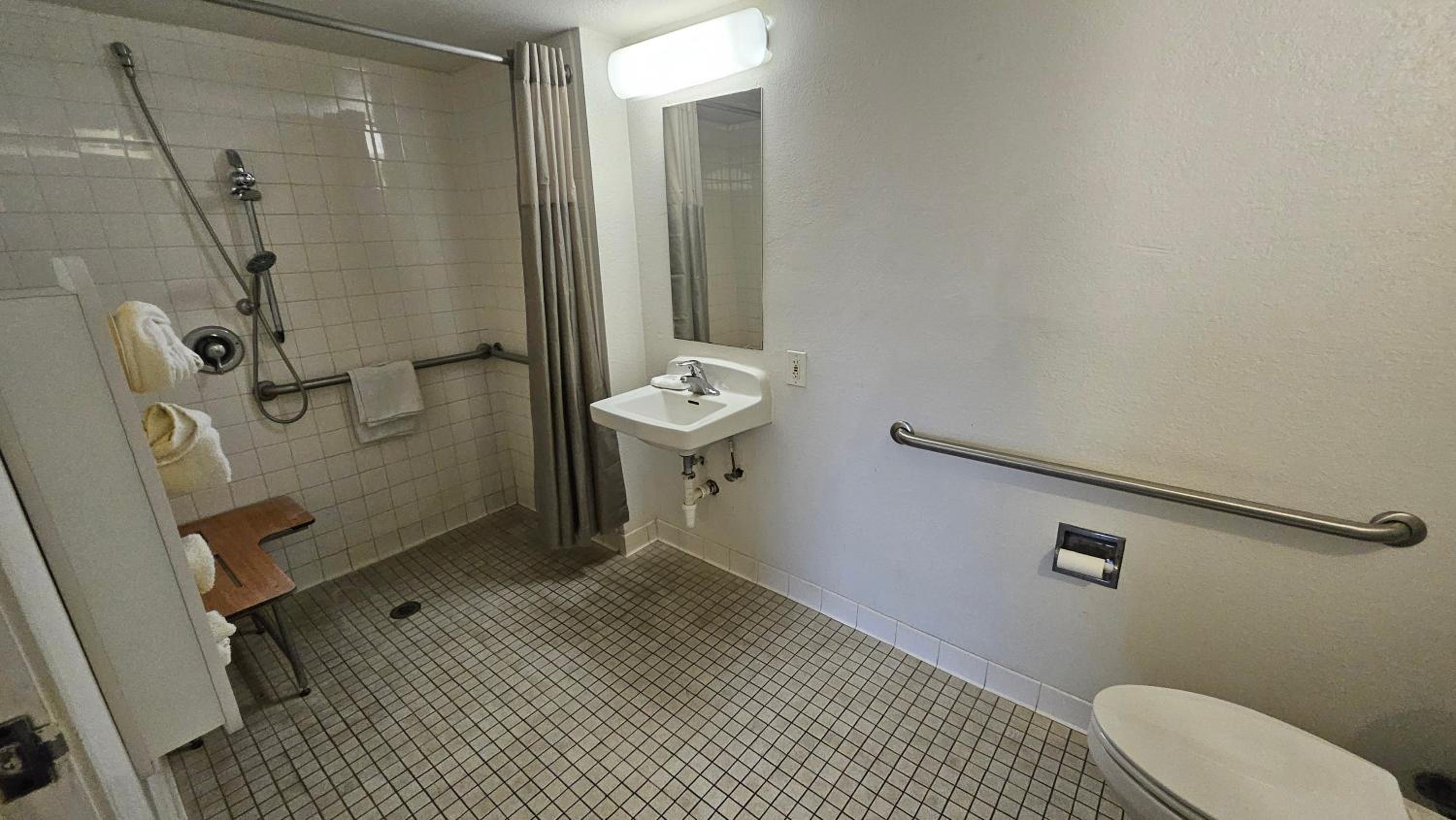 King Room with Roll-in Shower - Disability Access - Non-Smoking photo 1