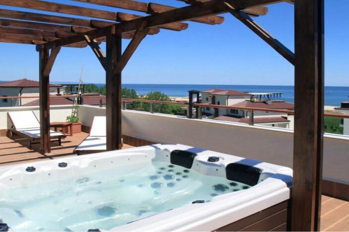 Deluxe Three-Bedroom Apartment with Hot Tub - Self Catering	 photo 2