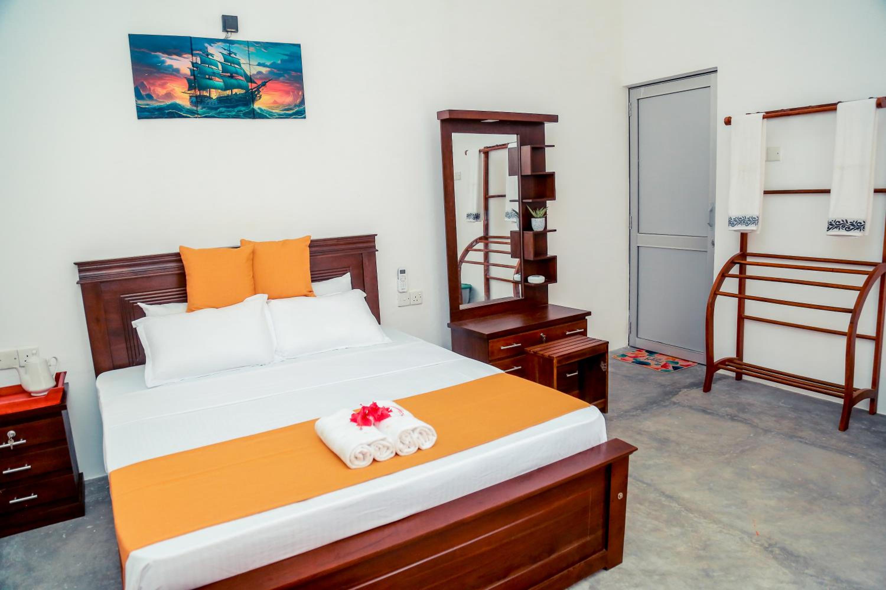 Budget Double Room photo 3
