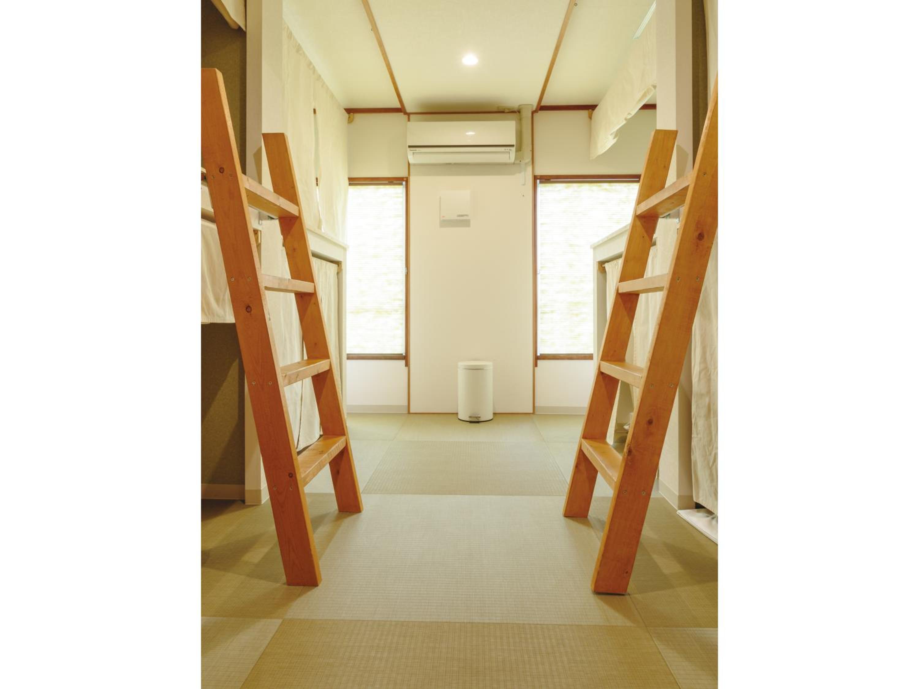 Bed in 8-Bed Mixed Dormitory Room (Adult only) photo 1