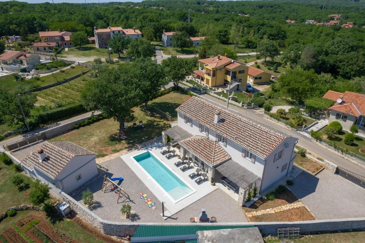 Villa photo 3