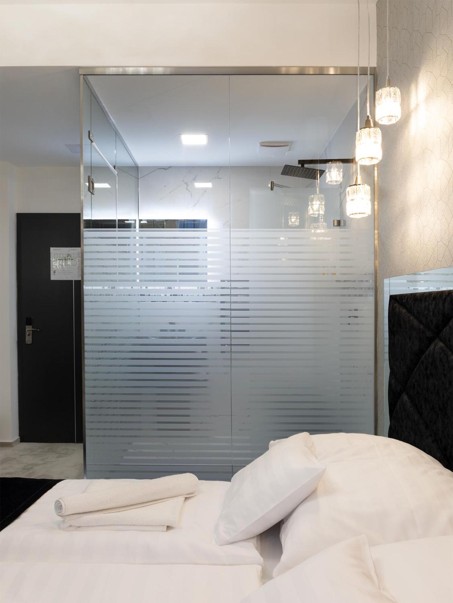 Deluxe Double Room with Shower - Photo 2