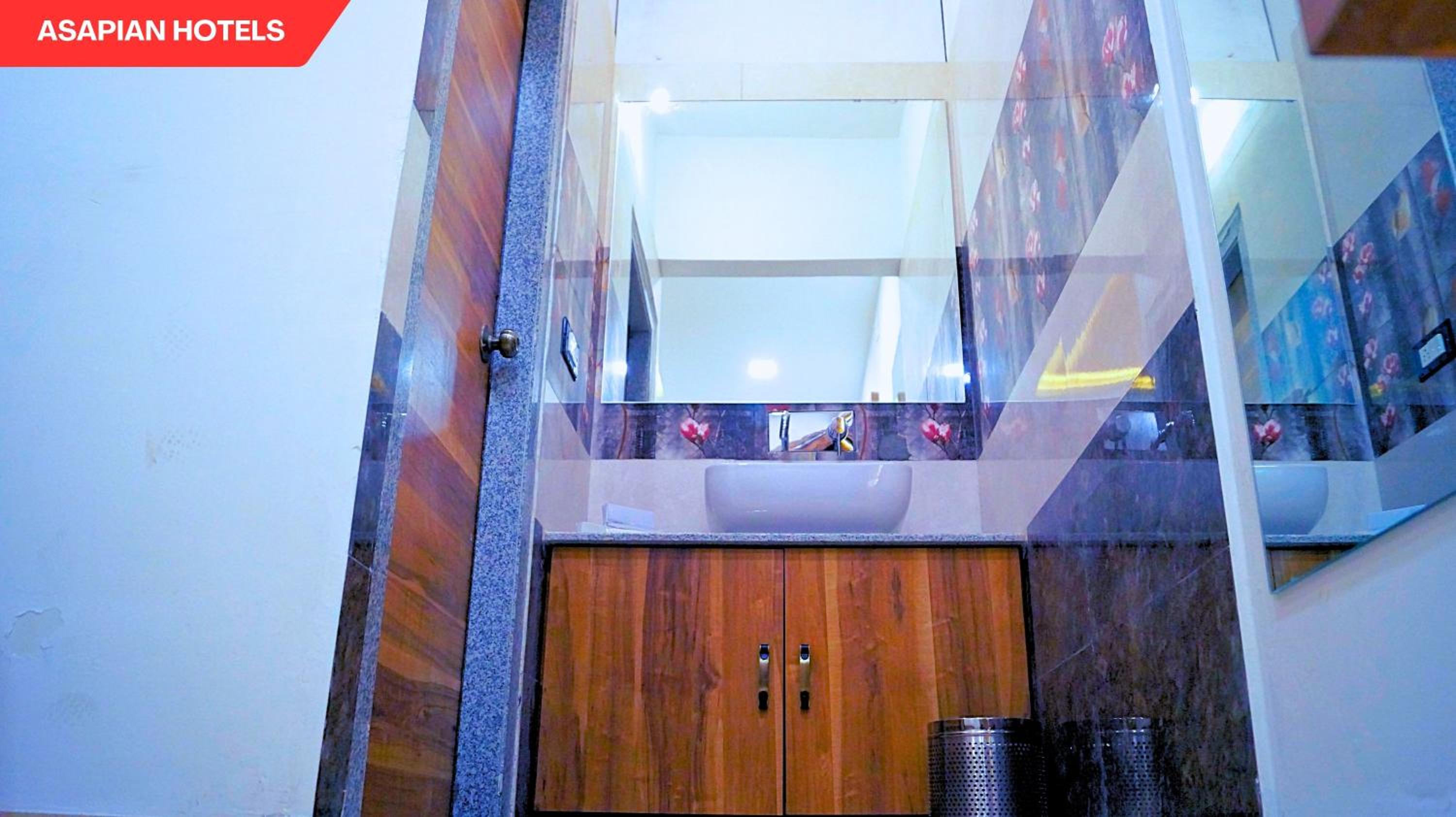 Deluxe Room - Photo 9