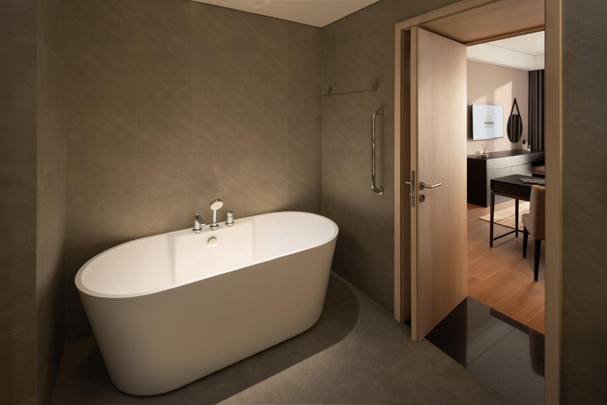 Deluxe One-Bedroom Apartment - Photo 4