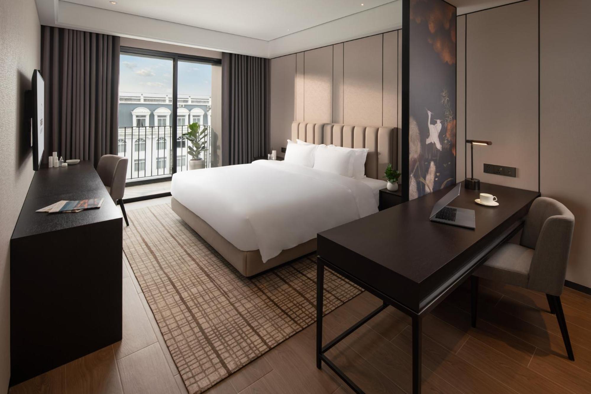 Deluxe One-Bedroom Apartment - Photo 3