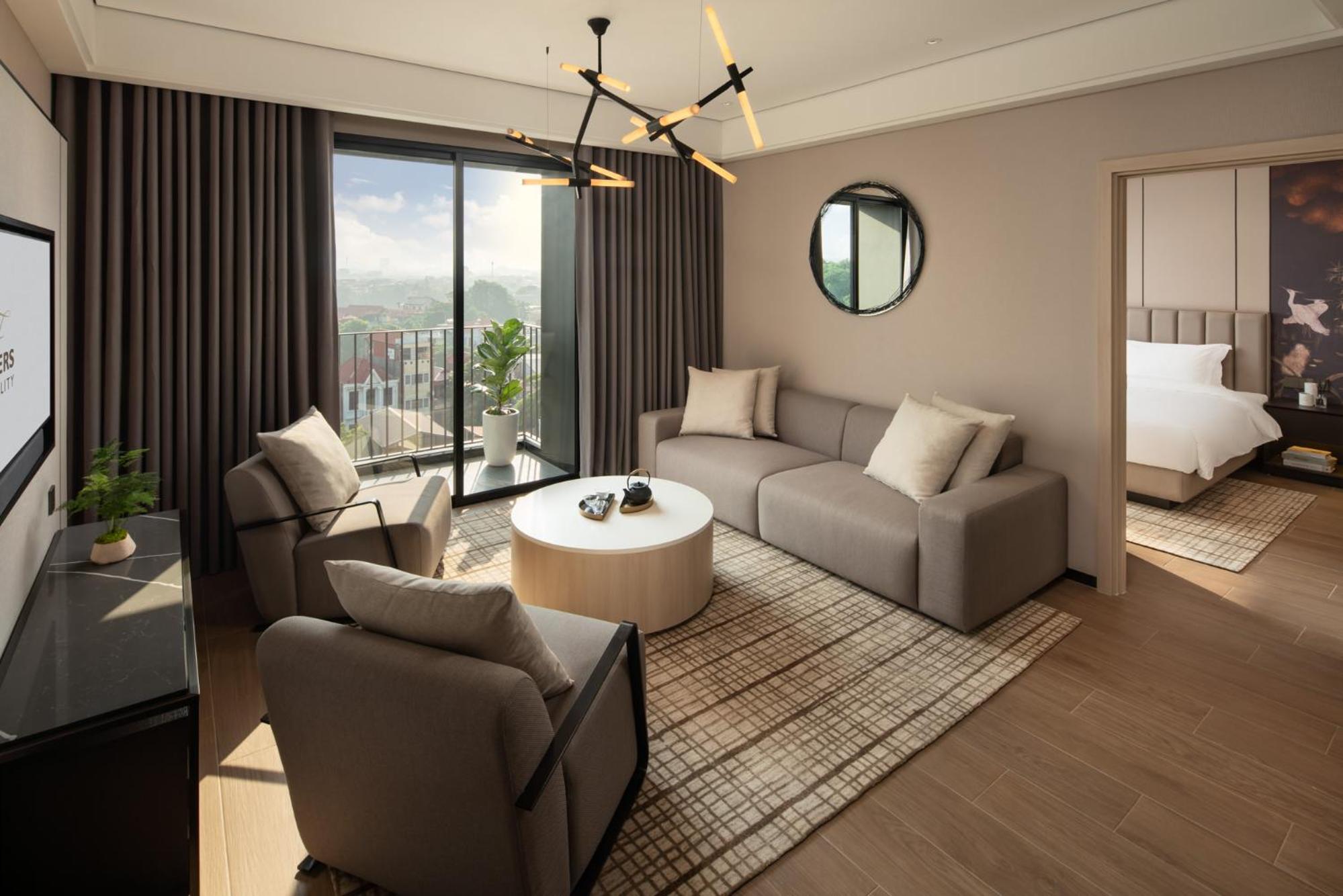 Deluxe One-Bedroom Apartment - Photo 6
