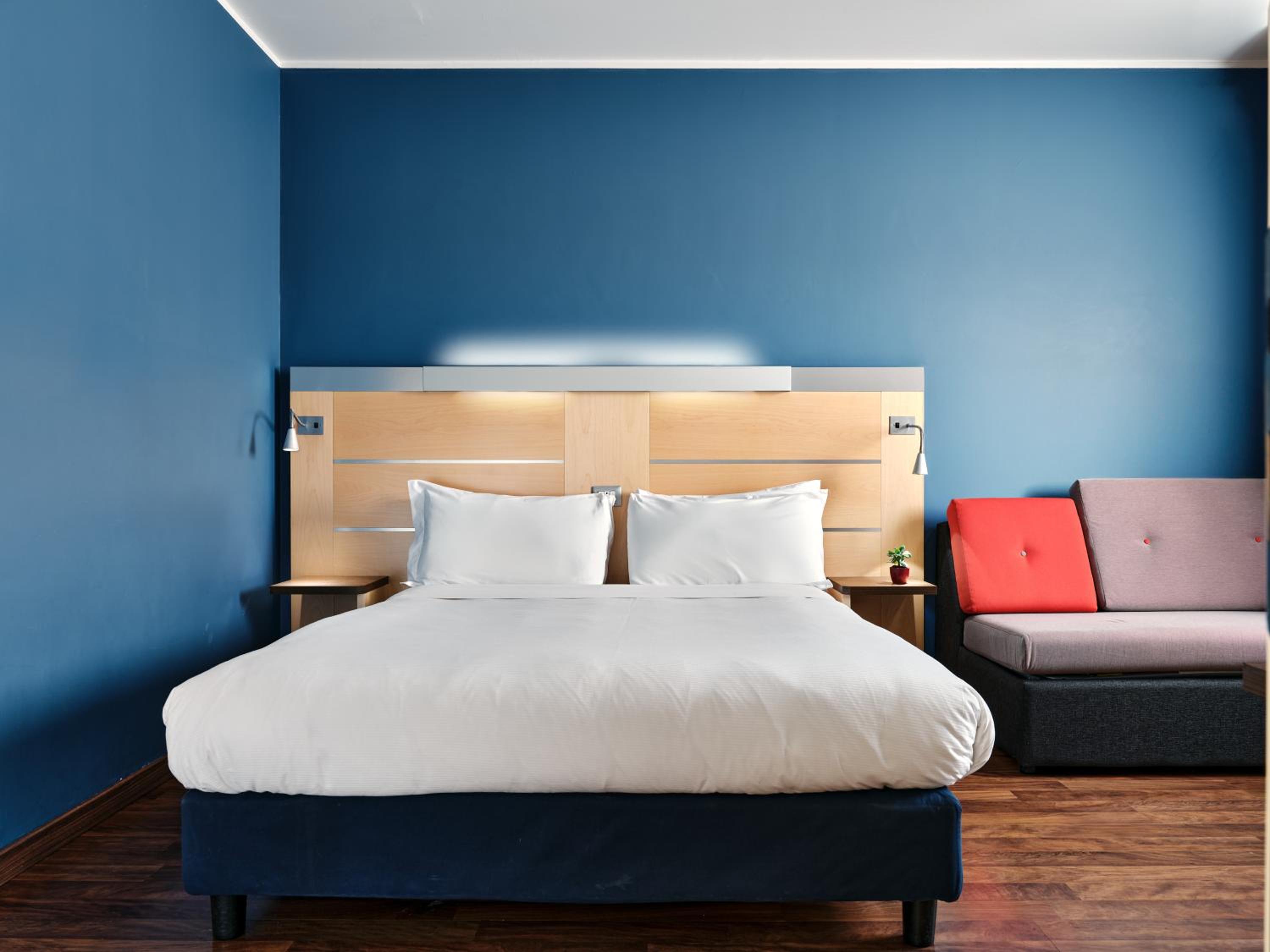 Standard Queen Room with Single Sofa Bed - Free Breakfast - Photo 1