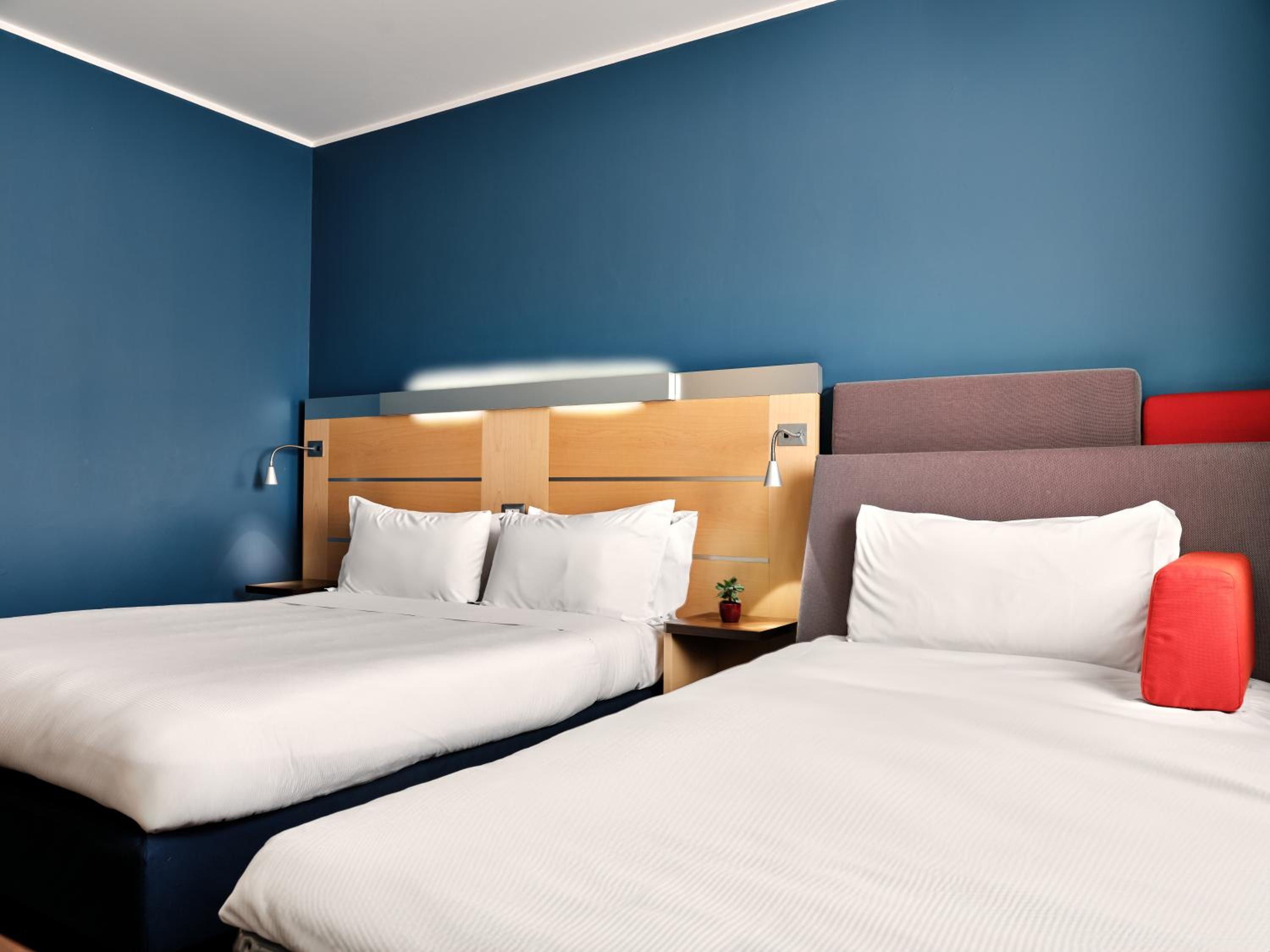 Standard Queen Room with Single Sofa Bed - Free Breakfast - Photo 3