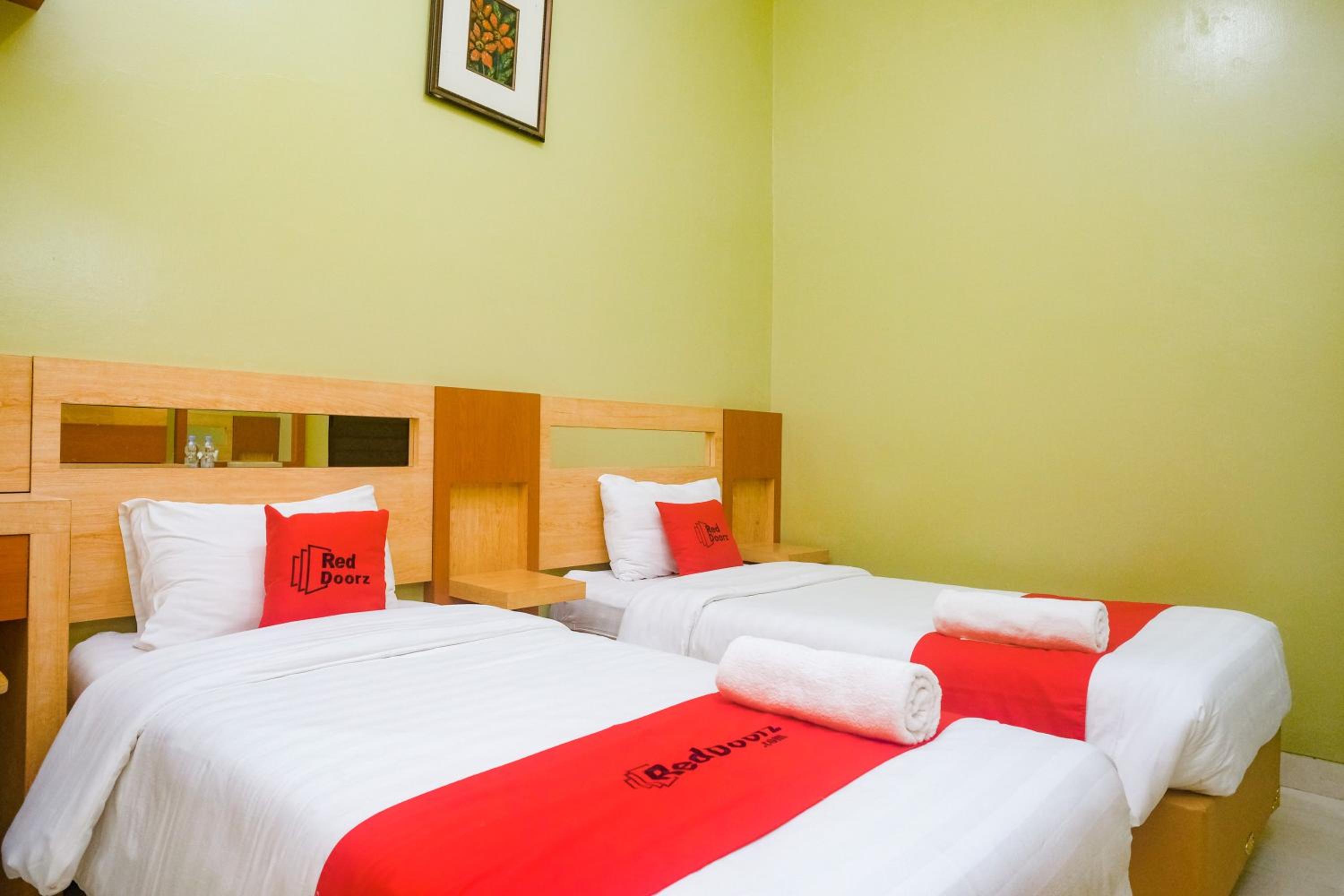 Standard Twin Room - Photo 7