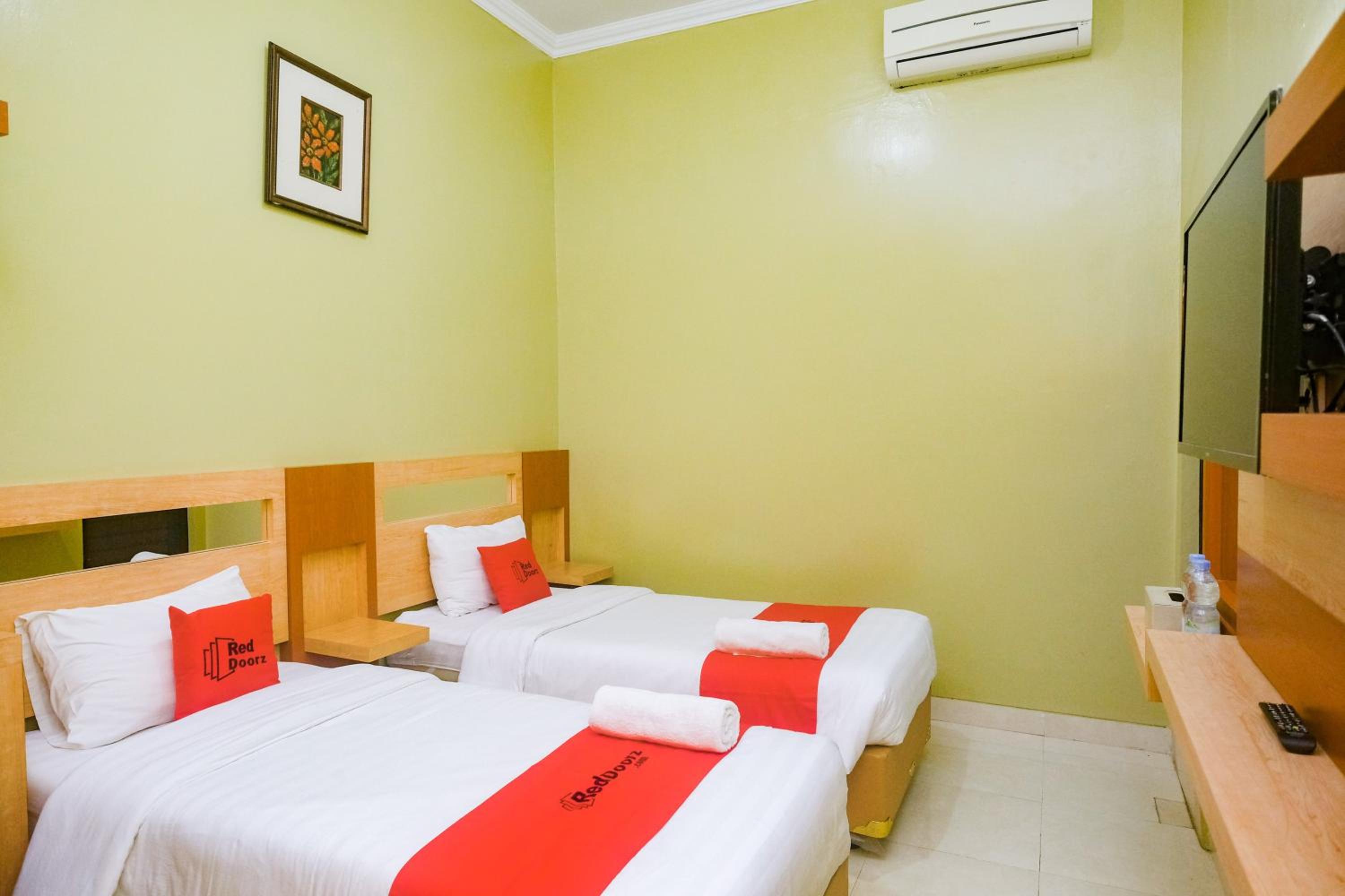 Standard Twin Room - Photo 4