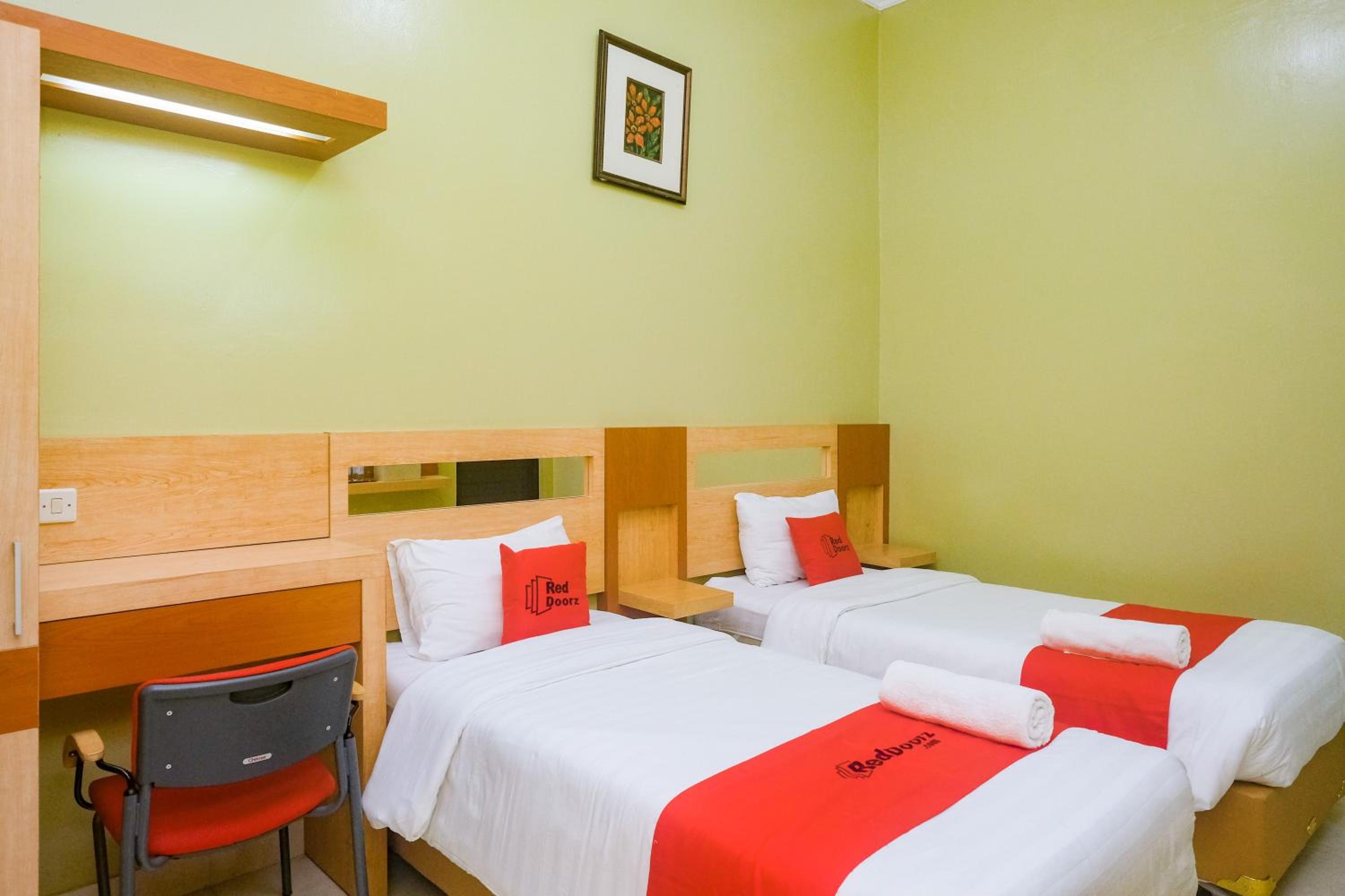 Standard Twin Room - Photo 10