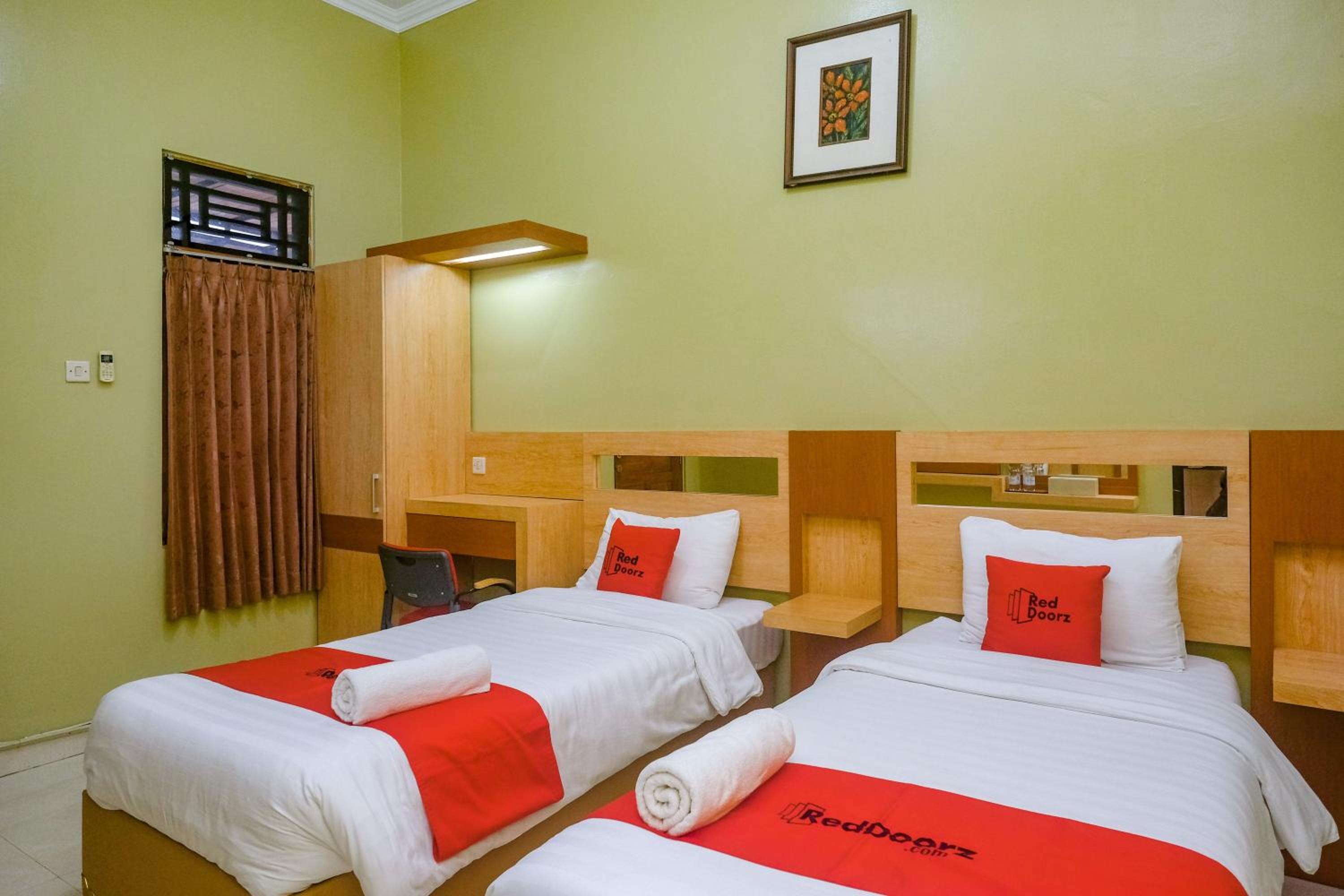 Standard Twin Room - Photo 1