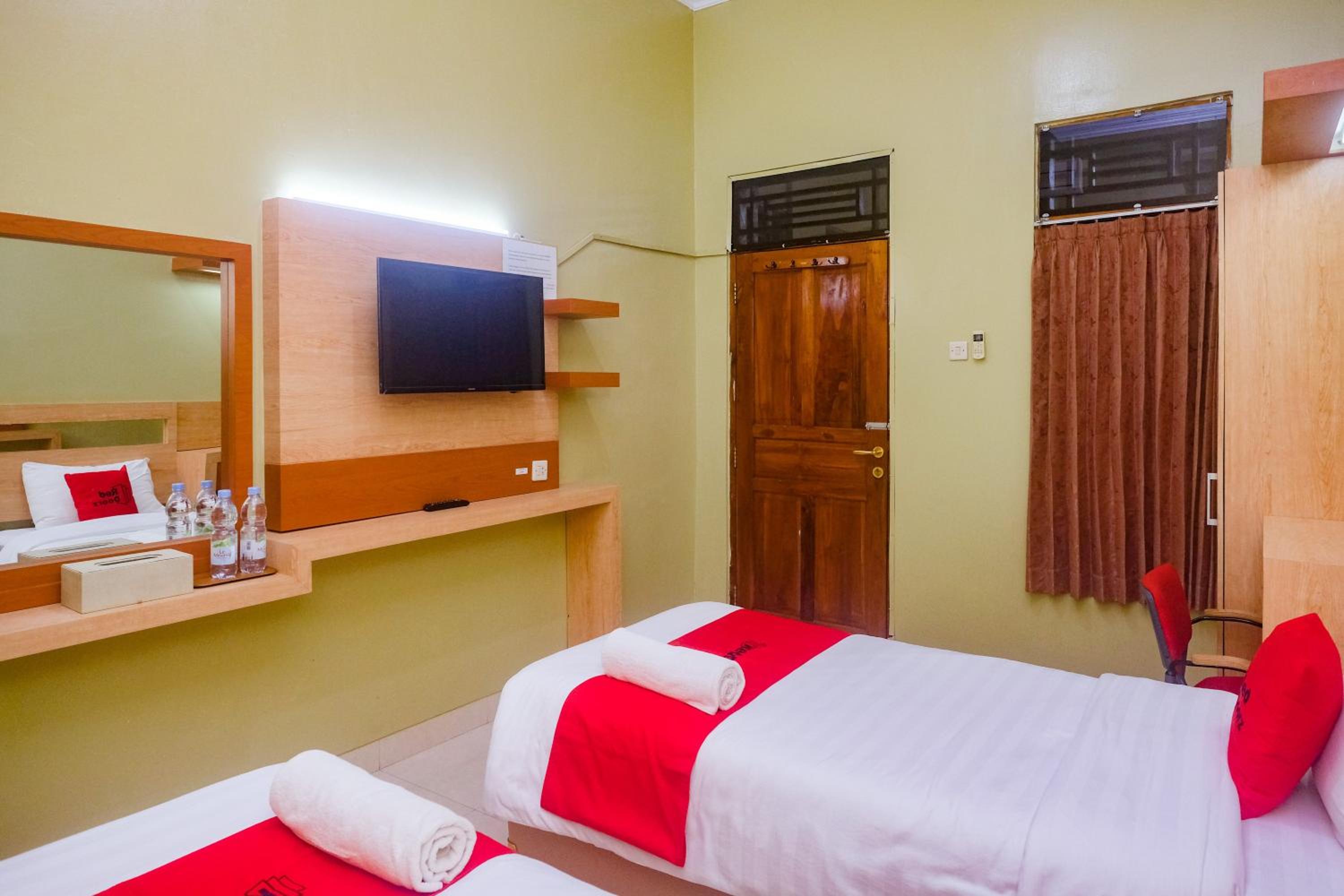 Standard Twin Room - Photo 3