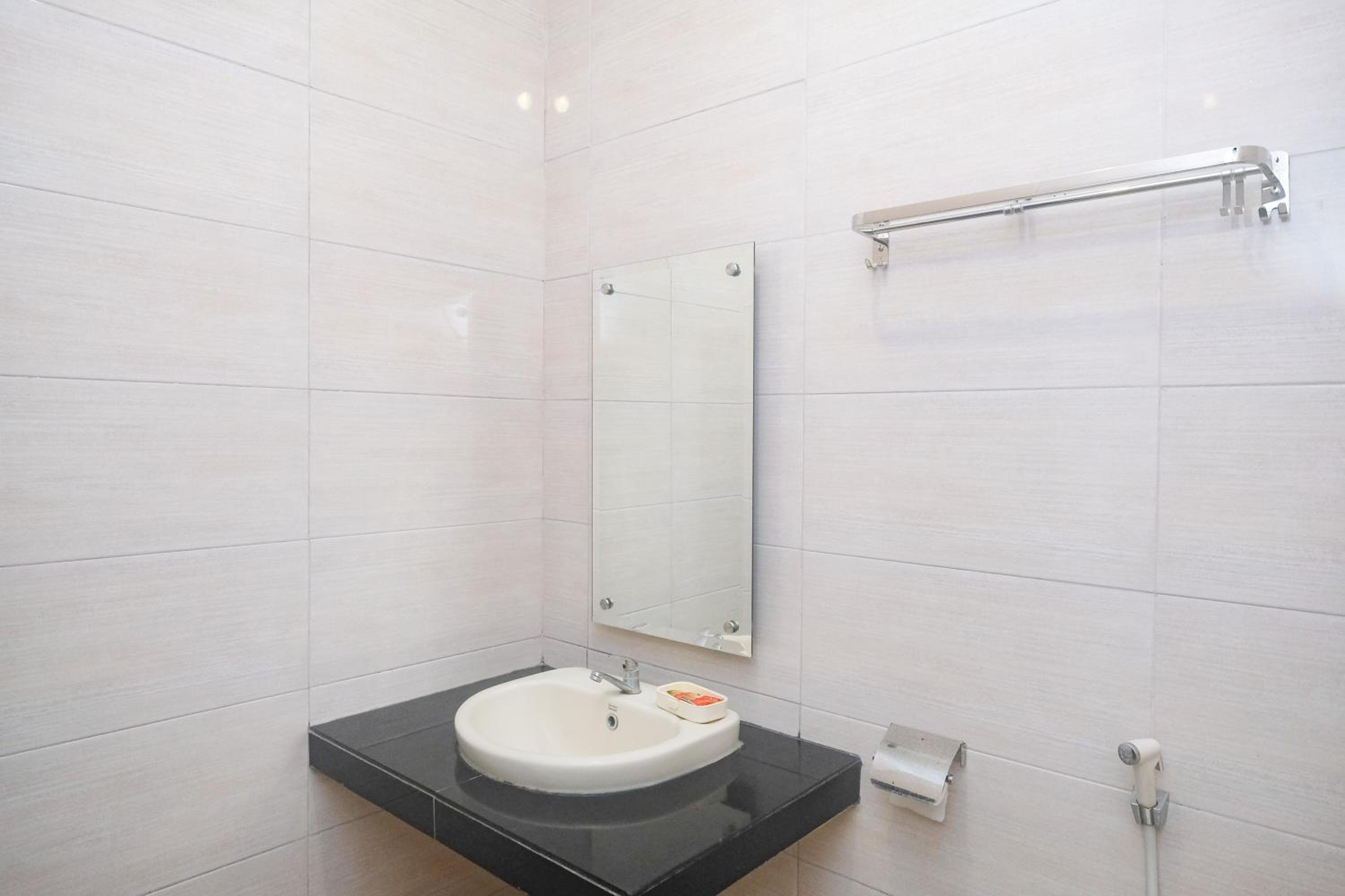 Standard Twin Room - Photo 14