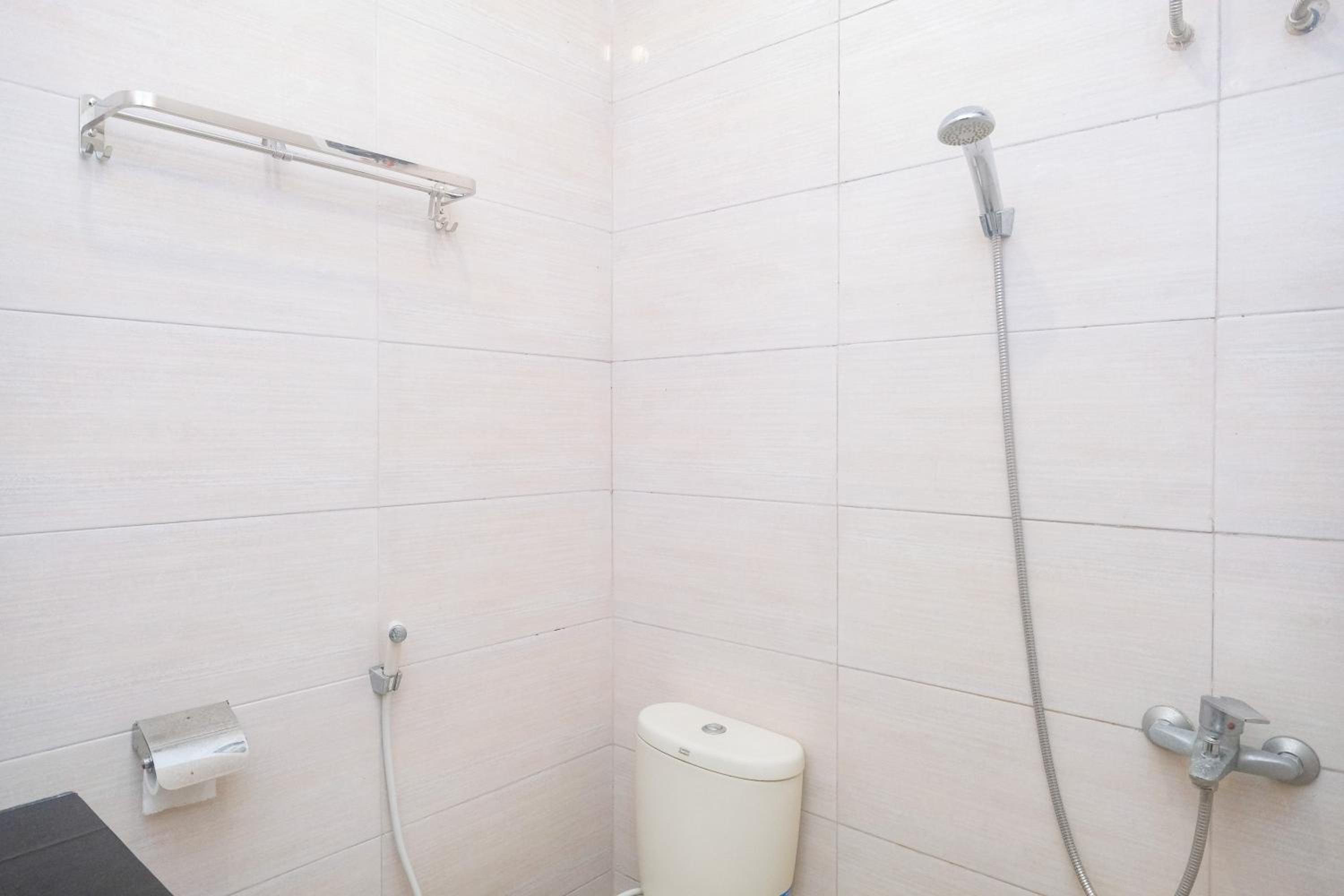 Standard Twin Room - Photo 12