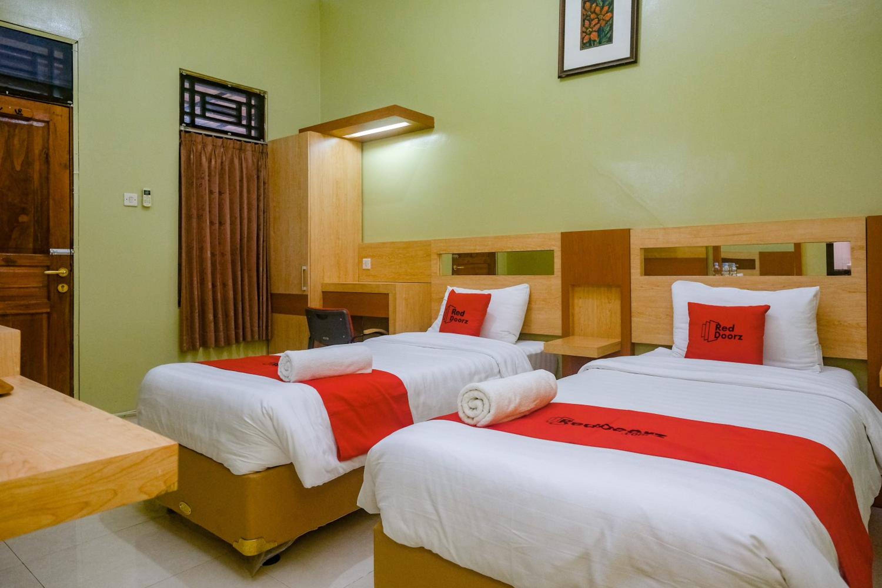 Standard Twin Room - Photo 9