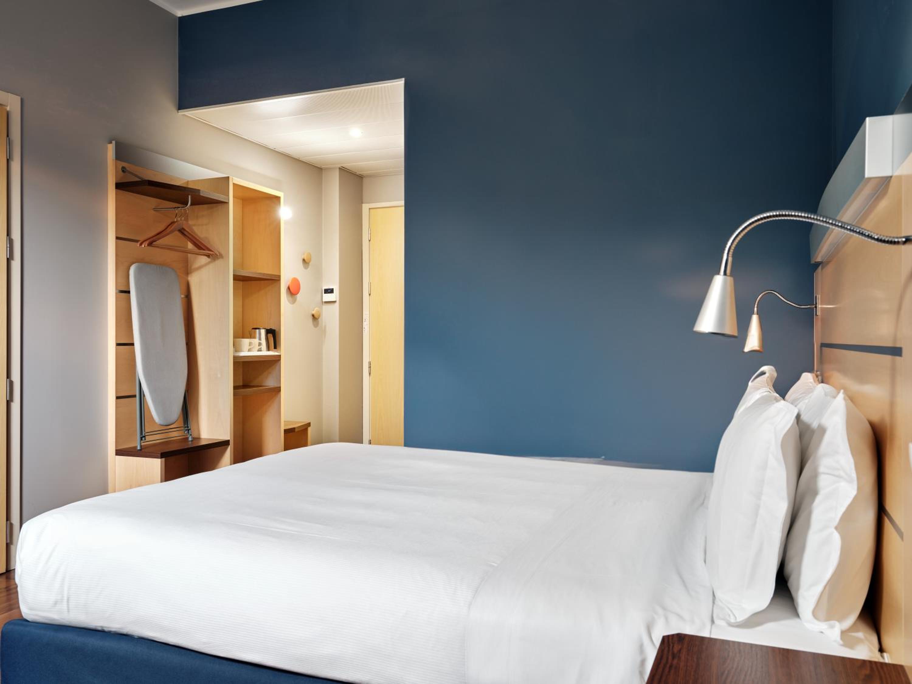 Standard Queen Room - Accessible with Free Breakfast - Photo 2