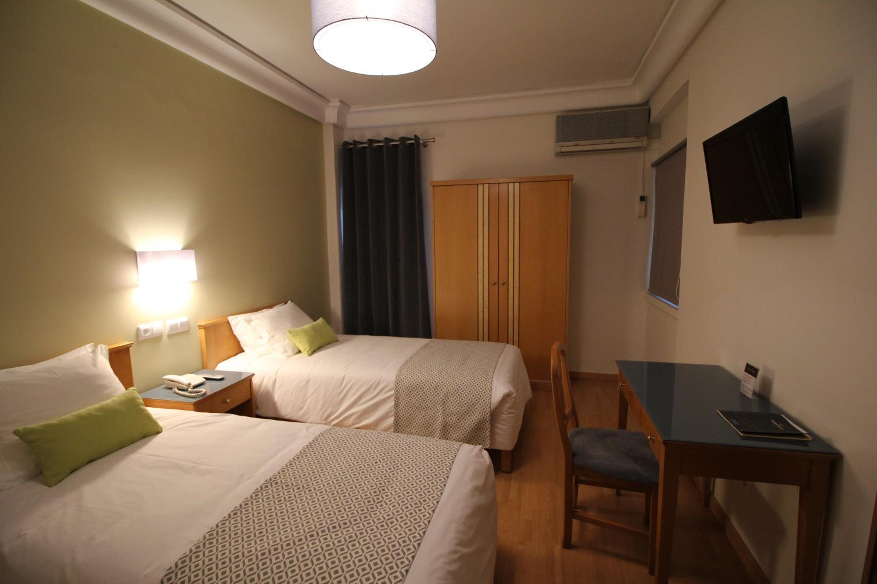 Twin Room - Photo 8