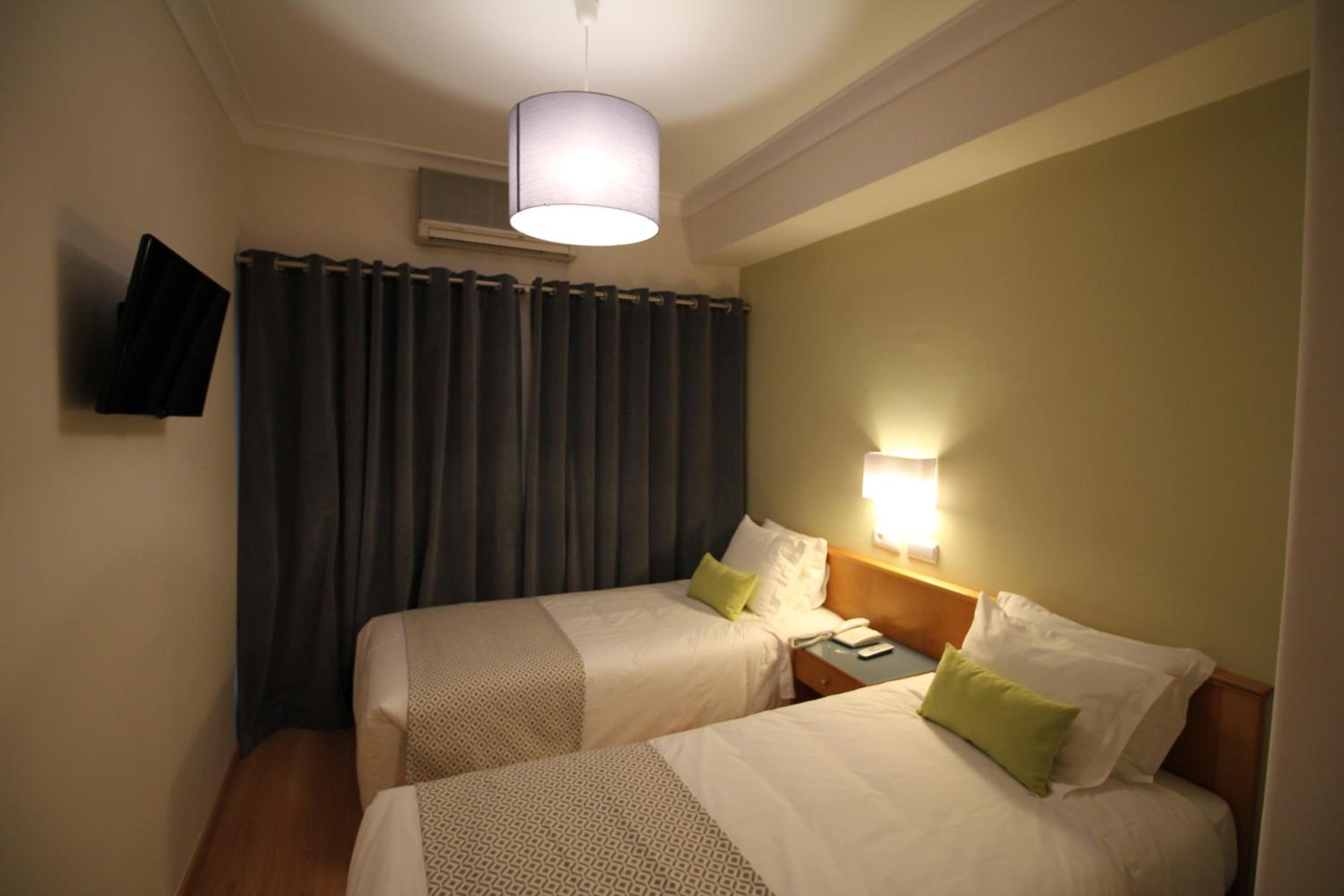 Twin Room - Photo 9