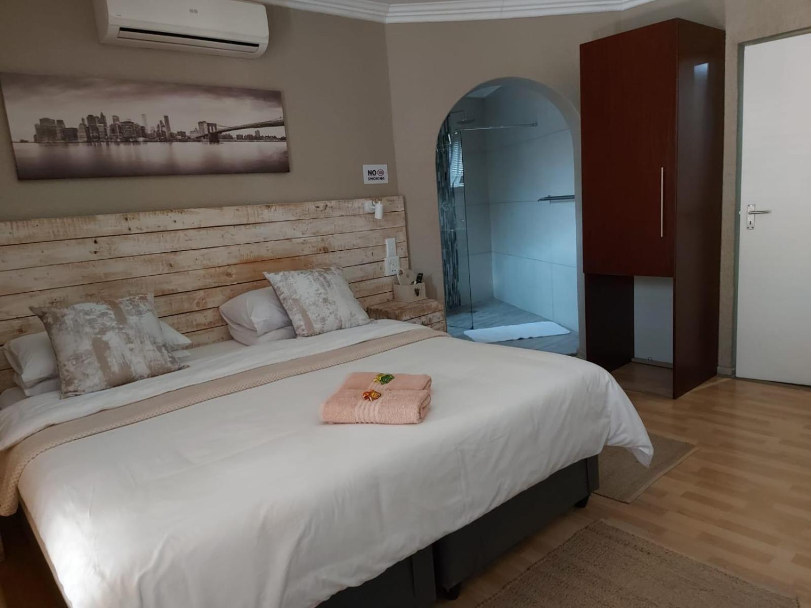 Double or Twin Room with Bathroom - Photo 6