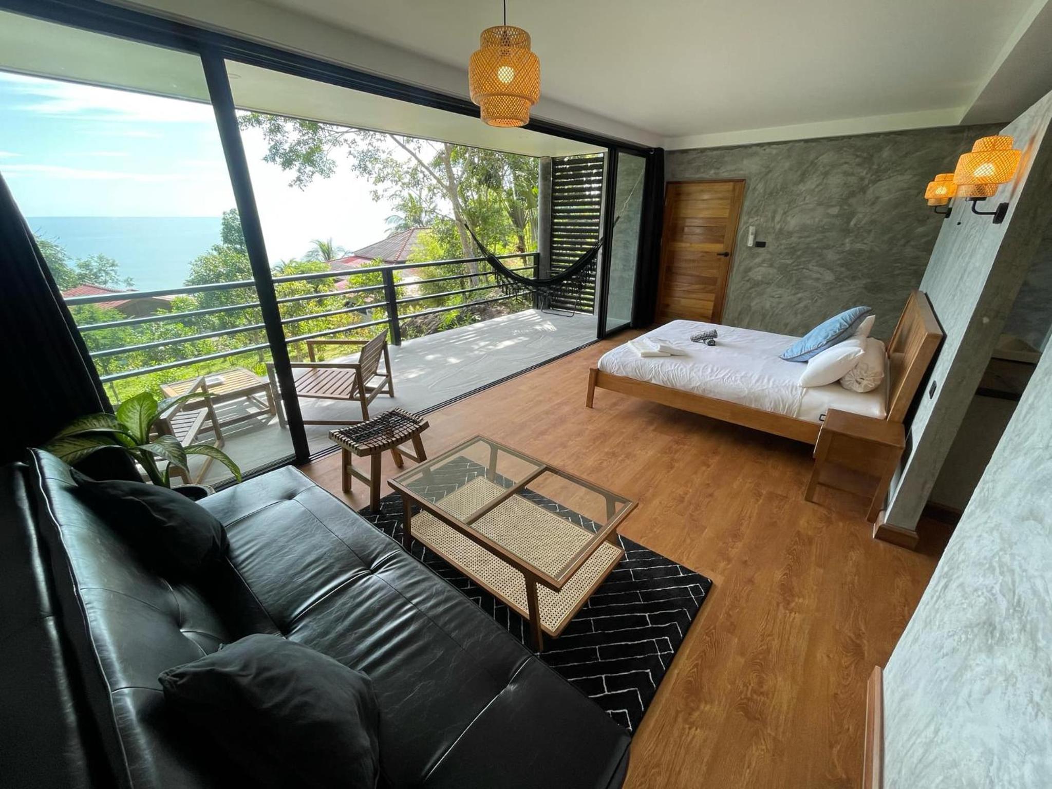 Deluxe Suite with Sea View